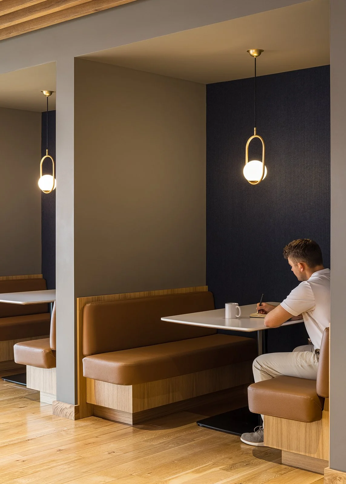 je-dunn-kansas-city-hq-encompas-helix-cafe-booths.jpg