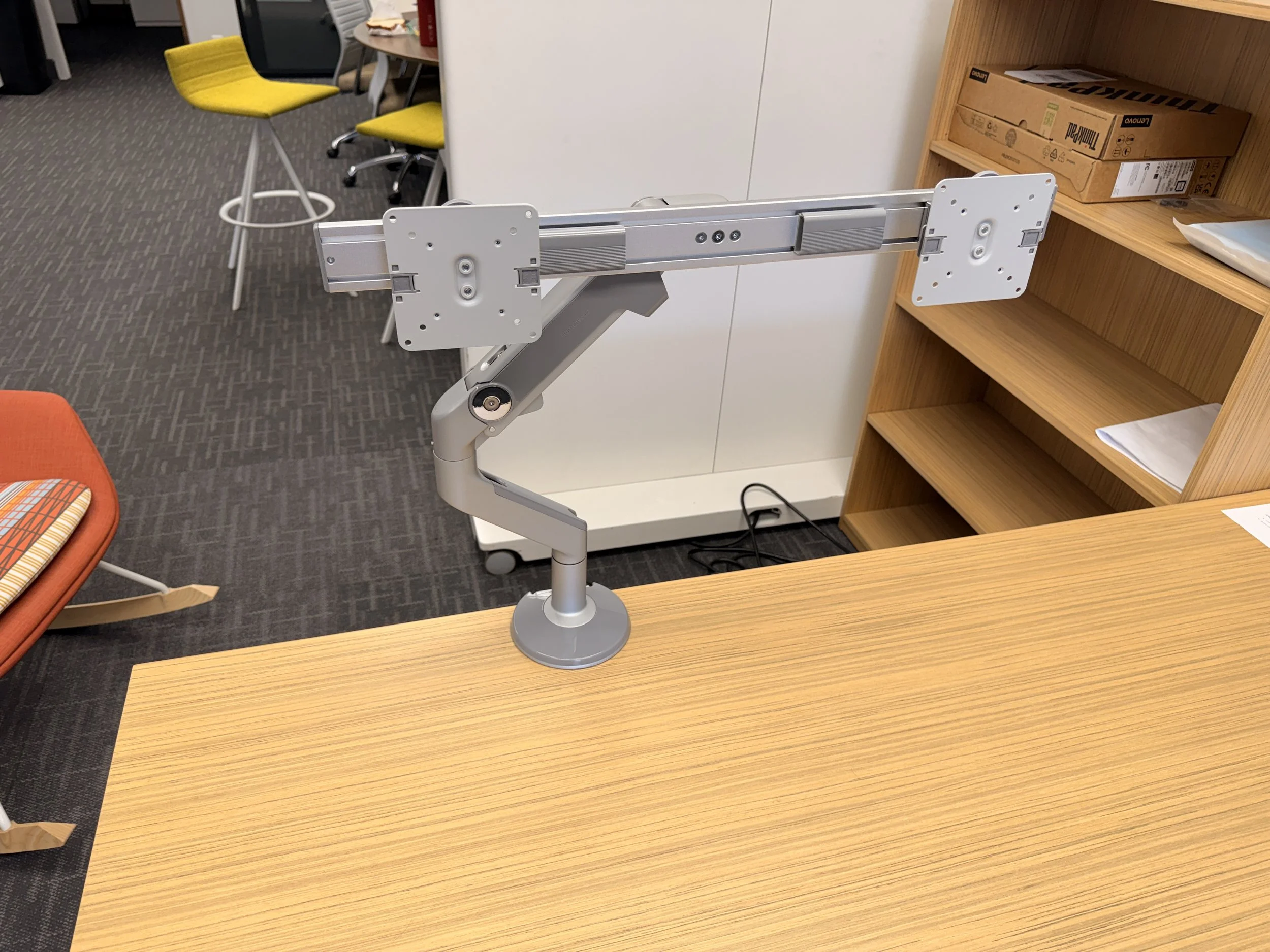 M1 | Qty : 15 | Price : $85 | Humanscale dual monitor arm