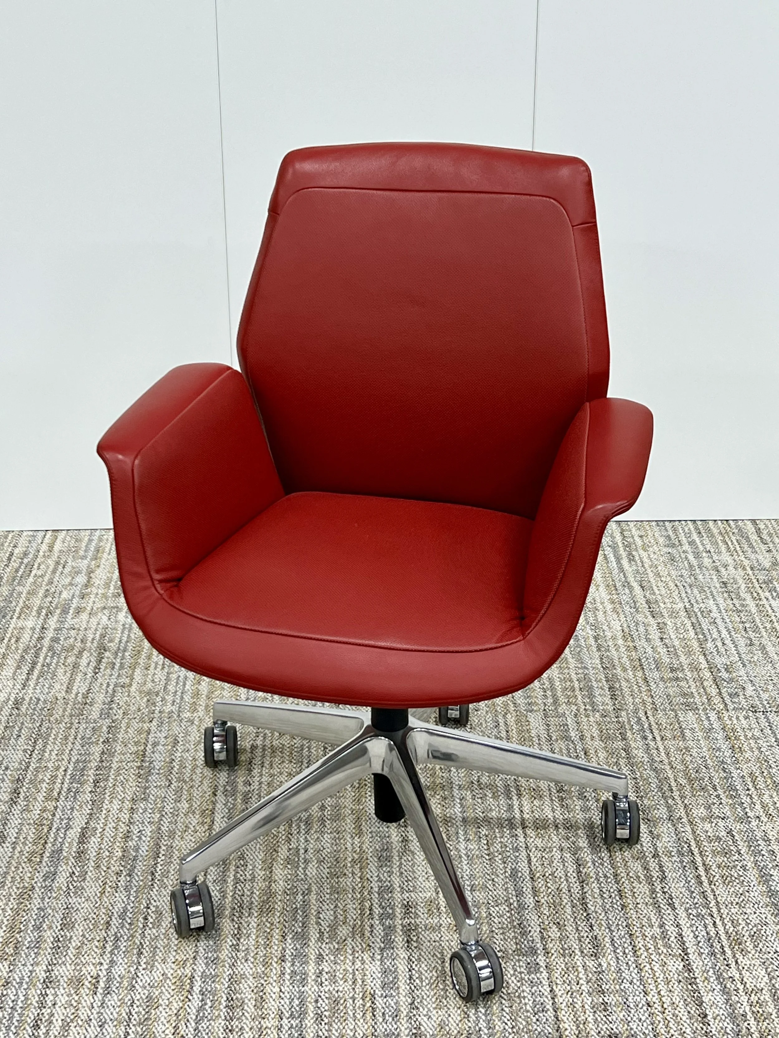 C4 | QTY : 2 | $1,000 | Poltrona Frau Downtown