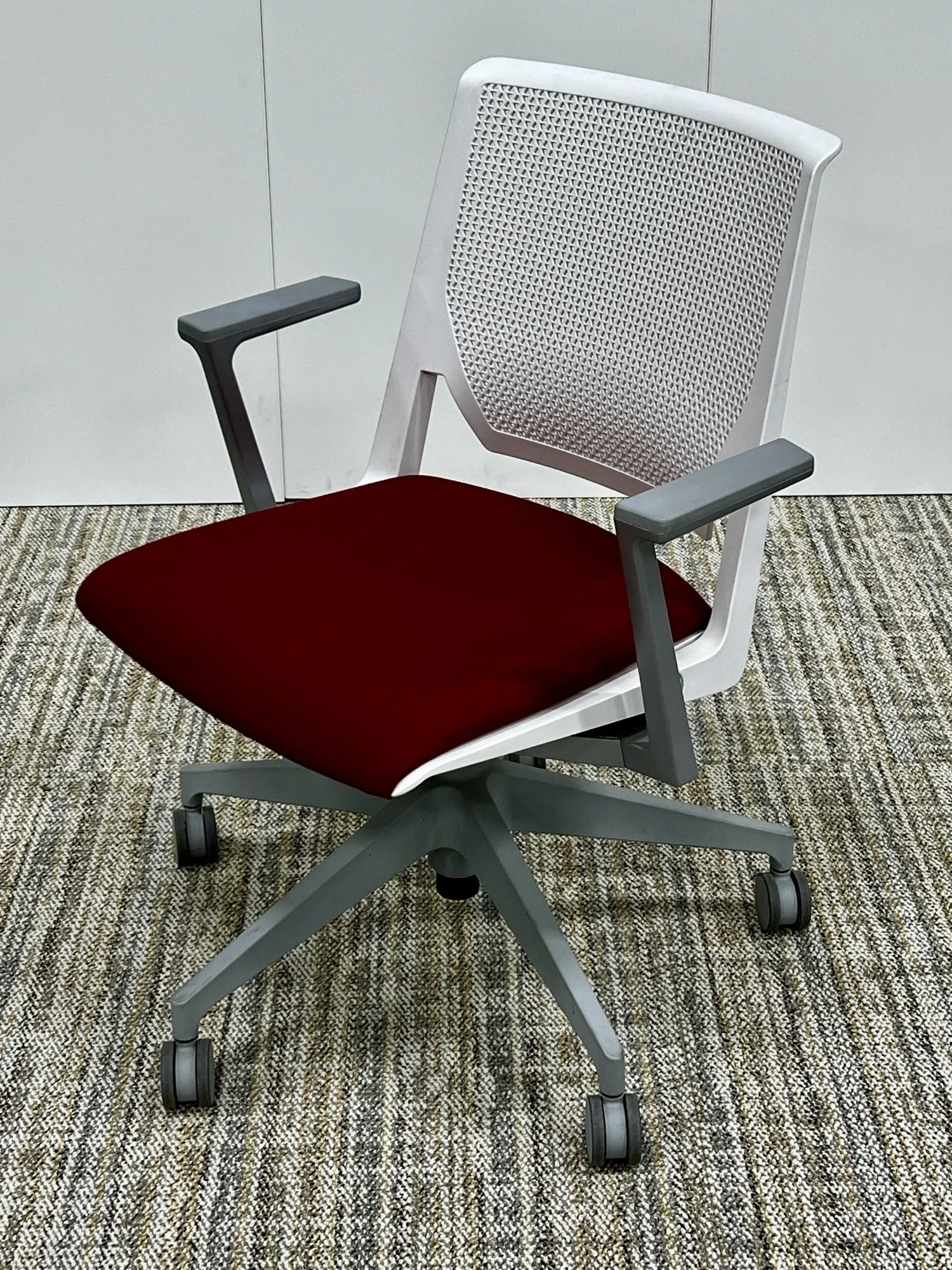 C5 | QTY : 2 | $100 | Haworth Very