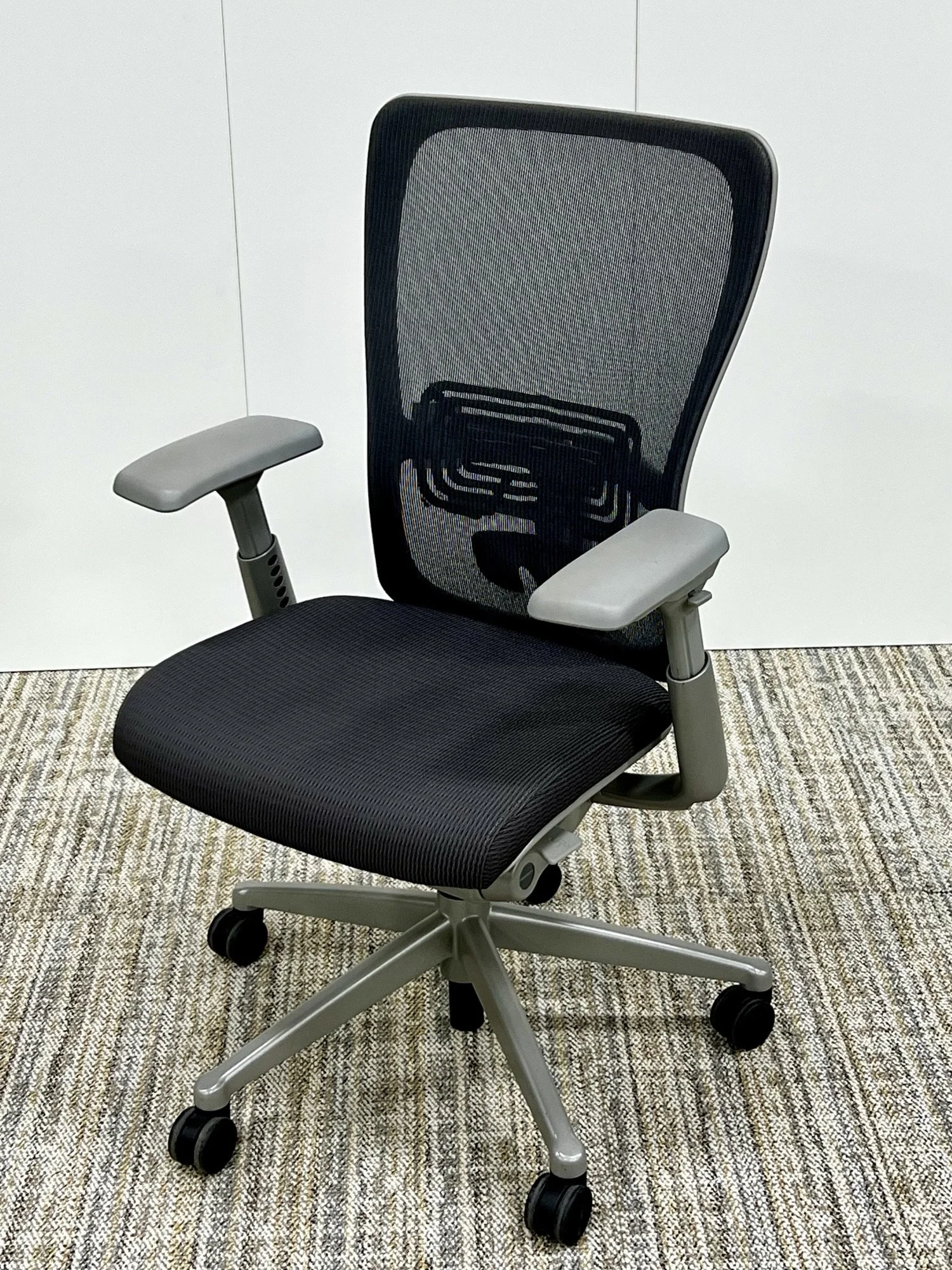 C2 | QTY : 2 | $200 | Haworth Zody