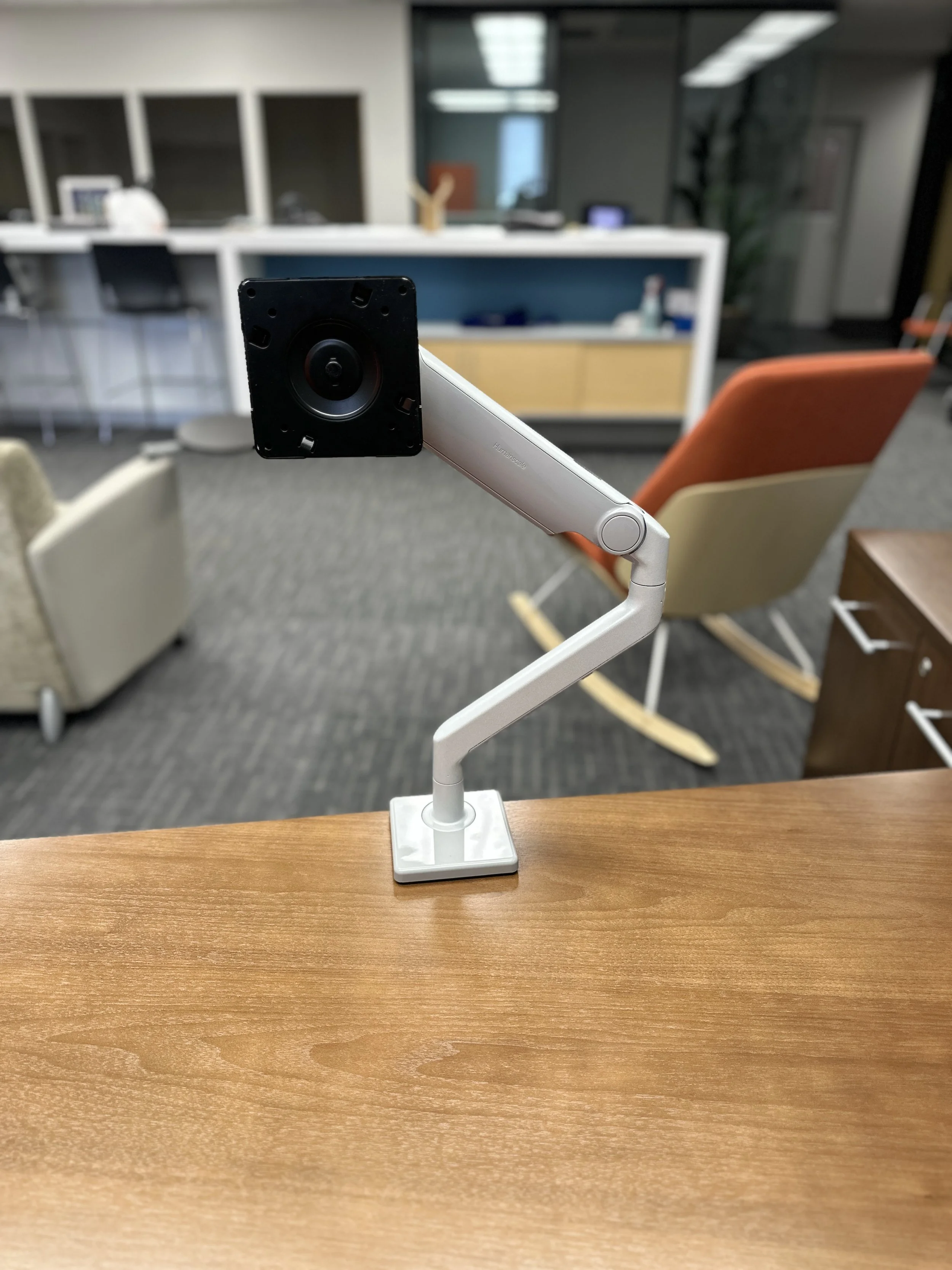M2 | Qty : 60 | Price : $65 | Humanscale monitor arm