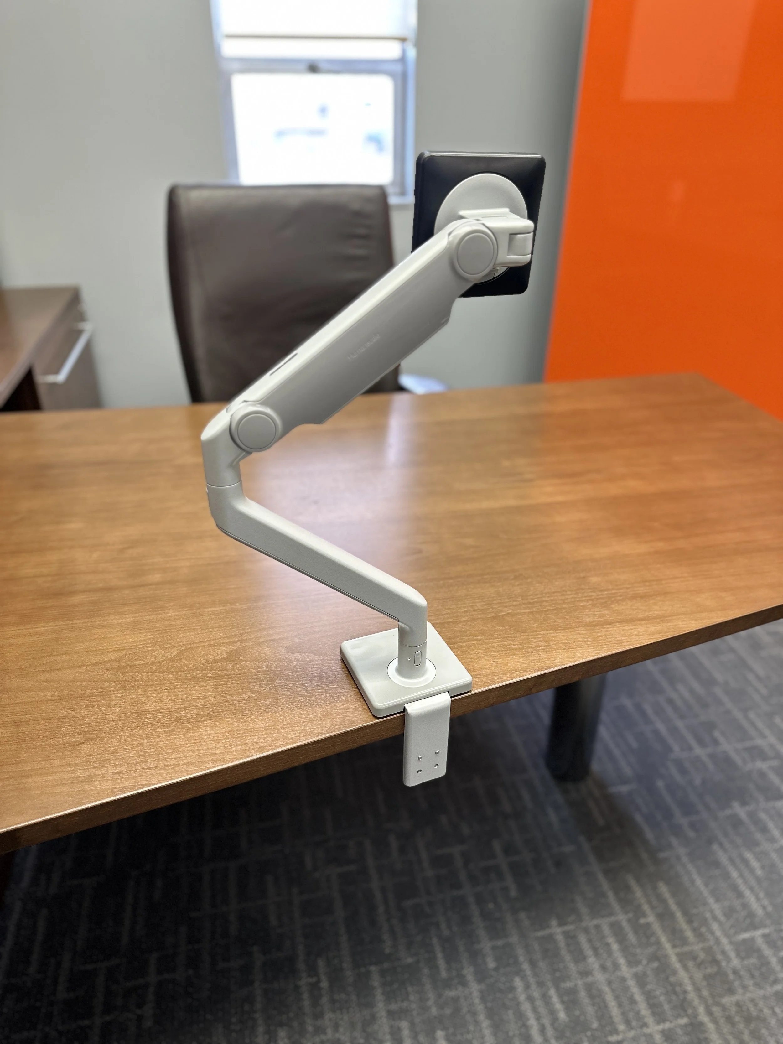 M2 | Qty : 60 | Price : $65 | Humanscale monitor arm