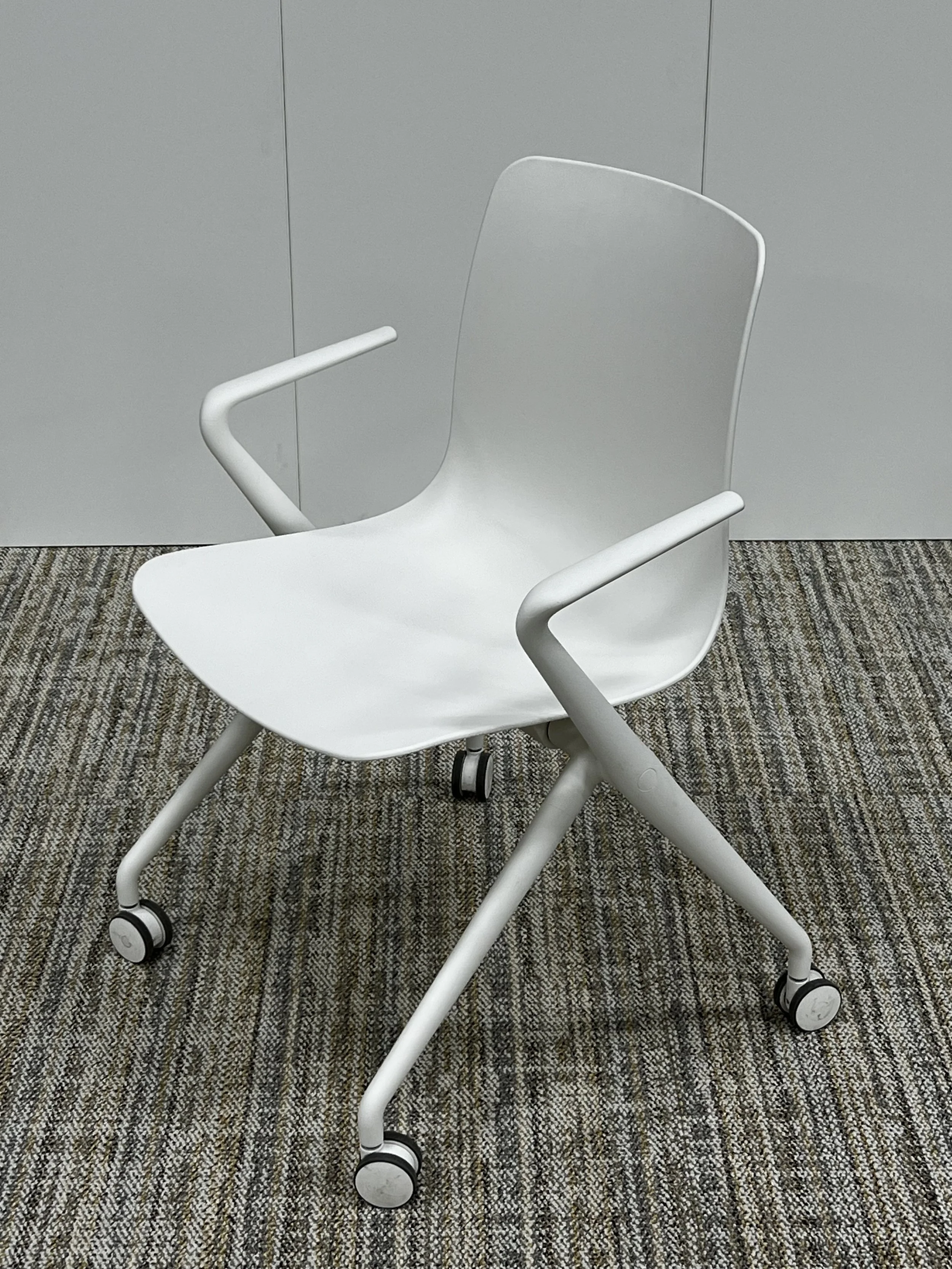 C6 | QTY : 2 | $75 | Haworth Bowi