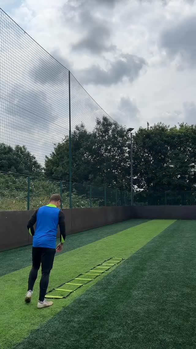 Always a pleasure @harrylee2_ ⚽️.
#soccertraining #soccerpractice #soccerdrills #footballcoach #footballcoaching #footballtraining #soccercoach #academyfootball