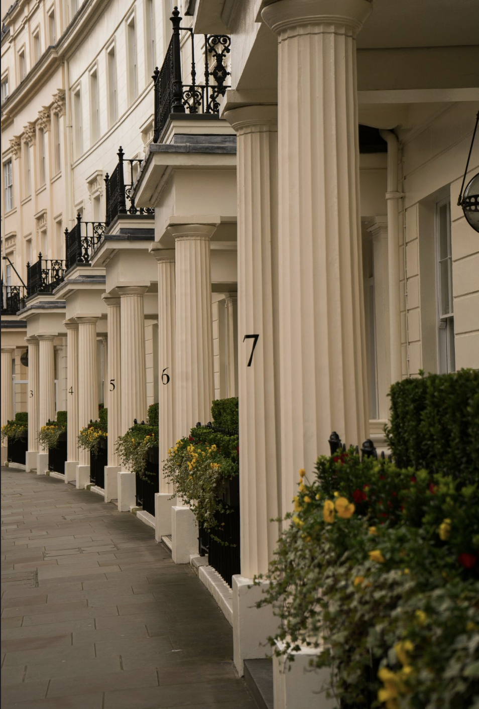 Mixed signals in UK super-prime market