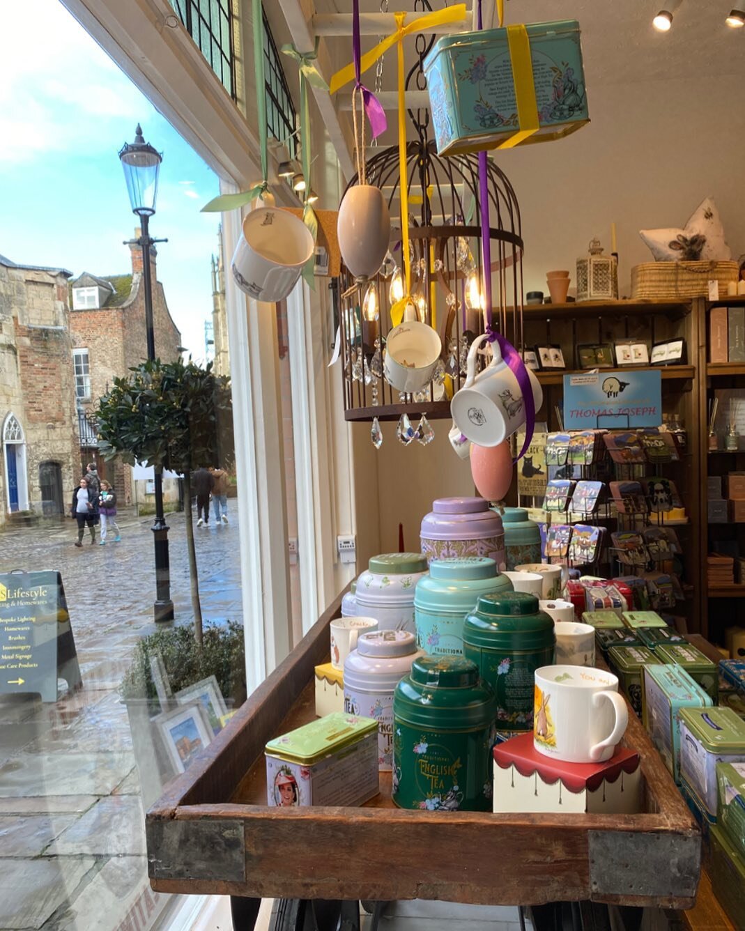 Good morning!

We&rsquo;re open until 3pm today. Come say hi 👋 

Happy Sunday.

#thekandletree #thecandletreegloucester #visitgloucester #campaignshopindependent #campaignshopsmall #gloucester #sundaymorningview