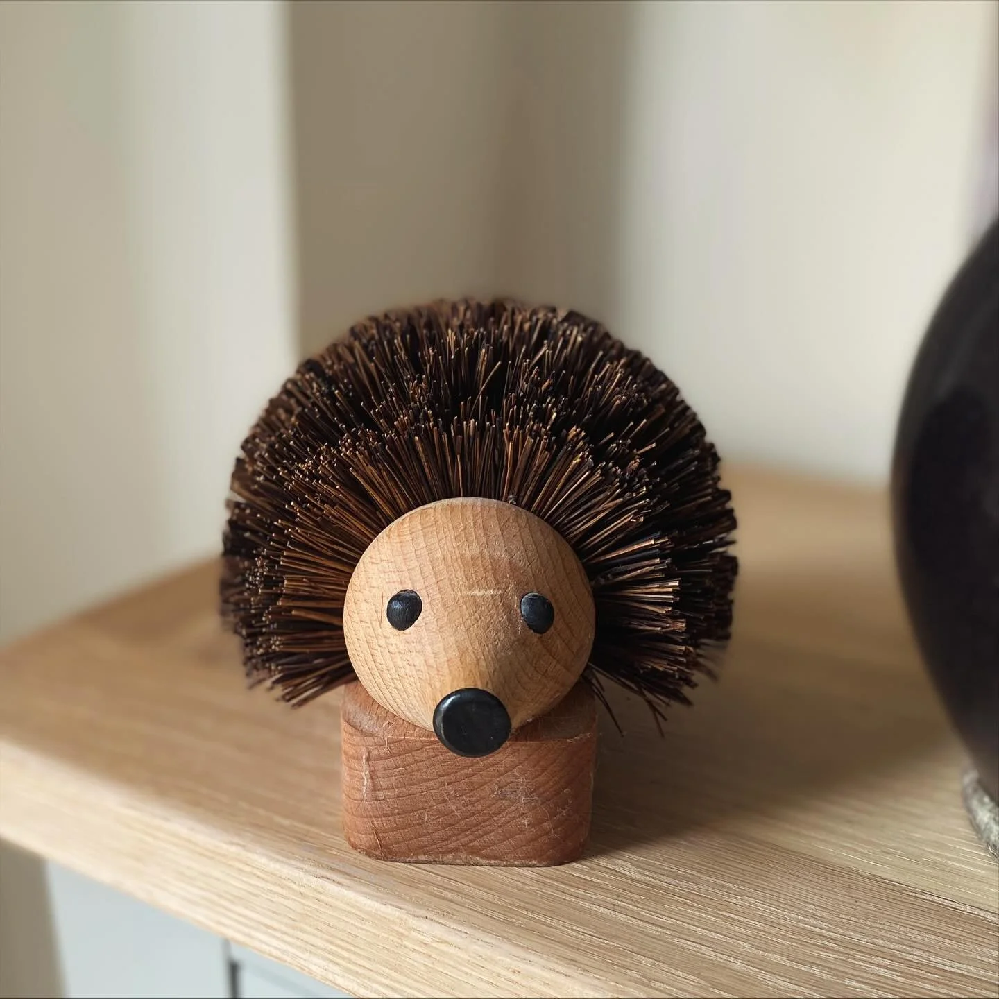 Adorable Hedgehog Door Stop 🦔🍂

Practical meets playful with this beautifully crafted hedgehog door stop, made from oiled beechwood and fitted with robust natural bristles to gently hold doors in place.

#hedgehog #hedgehoglover #hedgehoglife 
#hed