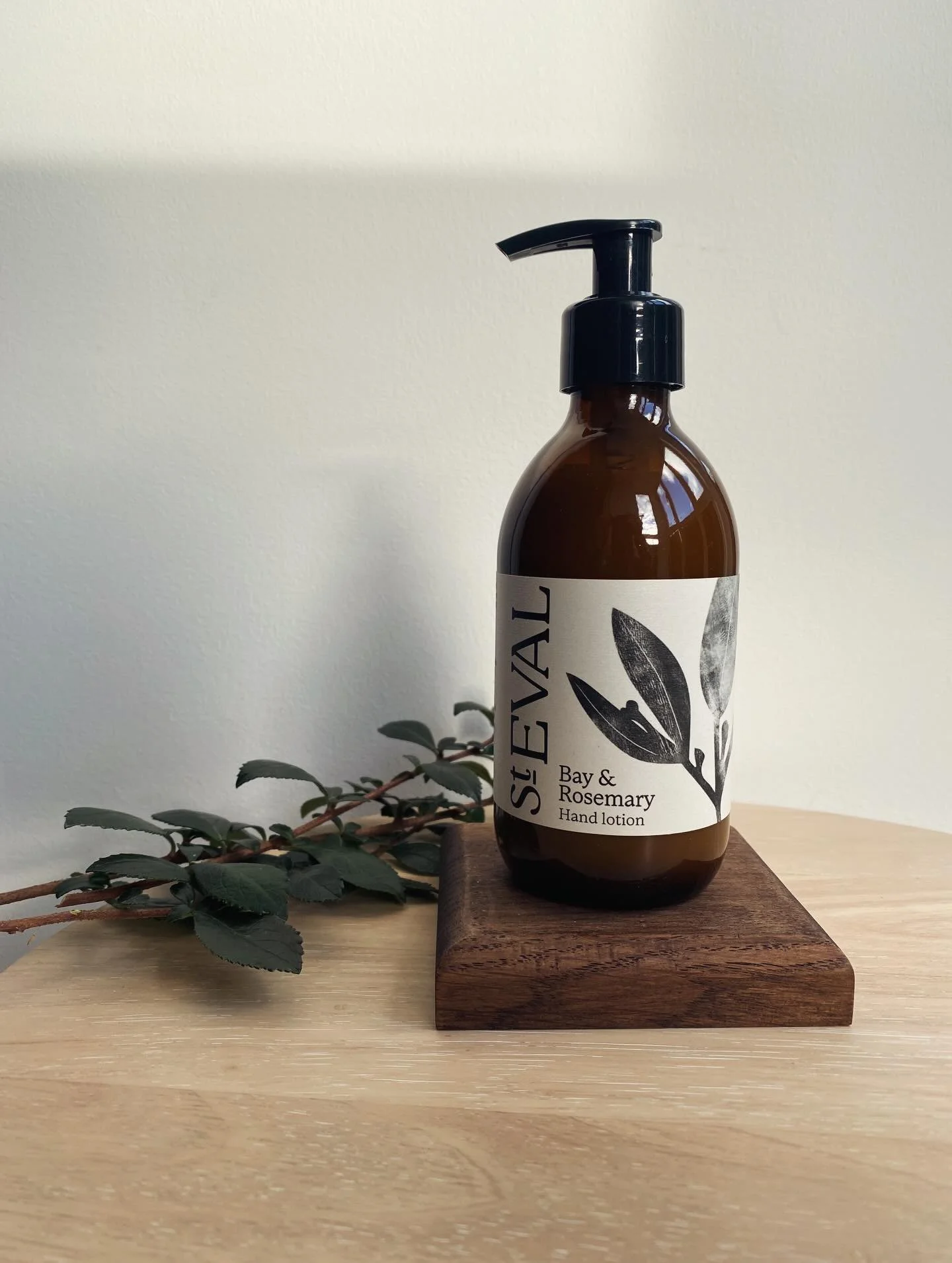 Bay &amp; Rosemary &mdash; clean, uplifting and perfect for daily use 🌱

#bayandrosemary #freshhome #everydayritual #uksmallbusiness #handcareduo