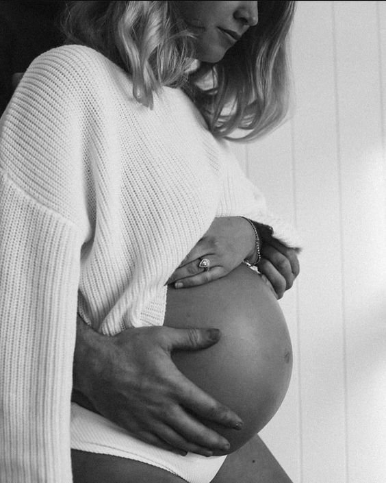 Comment se déroule une séance photo femme enceinte avec un