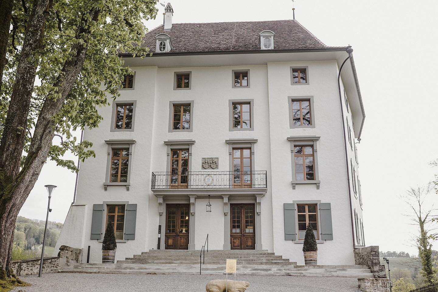 &laquo;
Der perfekte Ort f&uuml;r einen unvergesslichen Heiratsantrag ist das Schloss Rued mit seiner wundersch&ouml;ner Fernsicht.

Location: @schloss_rued 
Planung &amp; Umsetzung: 
@liebesding.wedding.planner 
Leuchtbuchstaben &amp; Kaltfunkenfont