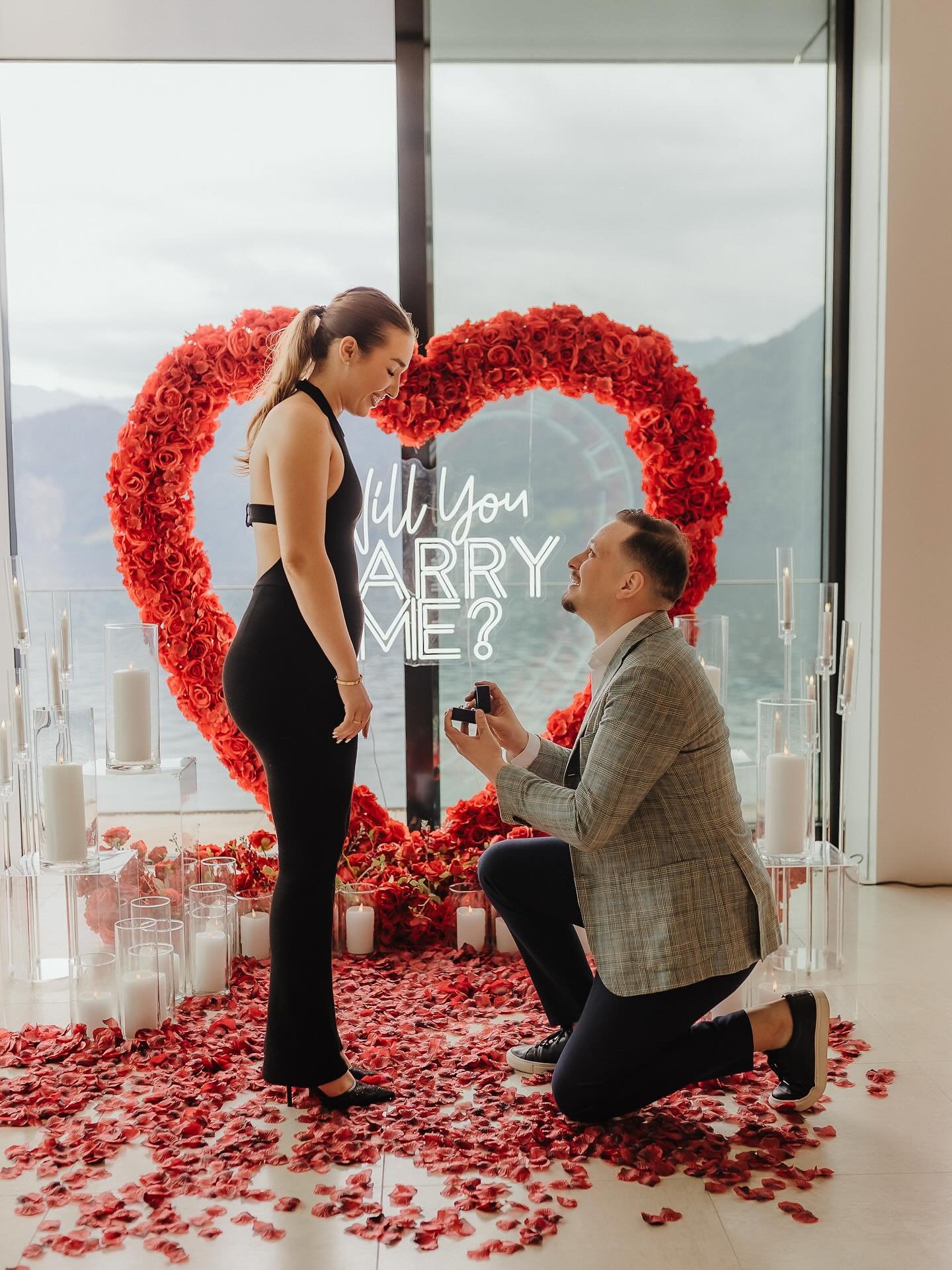 💍🇨🇭
Am Sonntag durften wir einen einzigartigen Heiratsantrag von G&amp;H im wundersch&ouml;ner Hotel Campus Hertenstein am Vierwaldst&auml;ttersee durchf&uuml;hren. 

Location: @campushotelhertenstein 
Planung &amp; Durchf&uuml;hrung: @heiratsantr