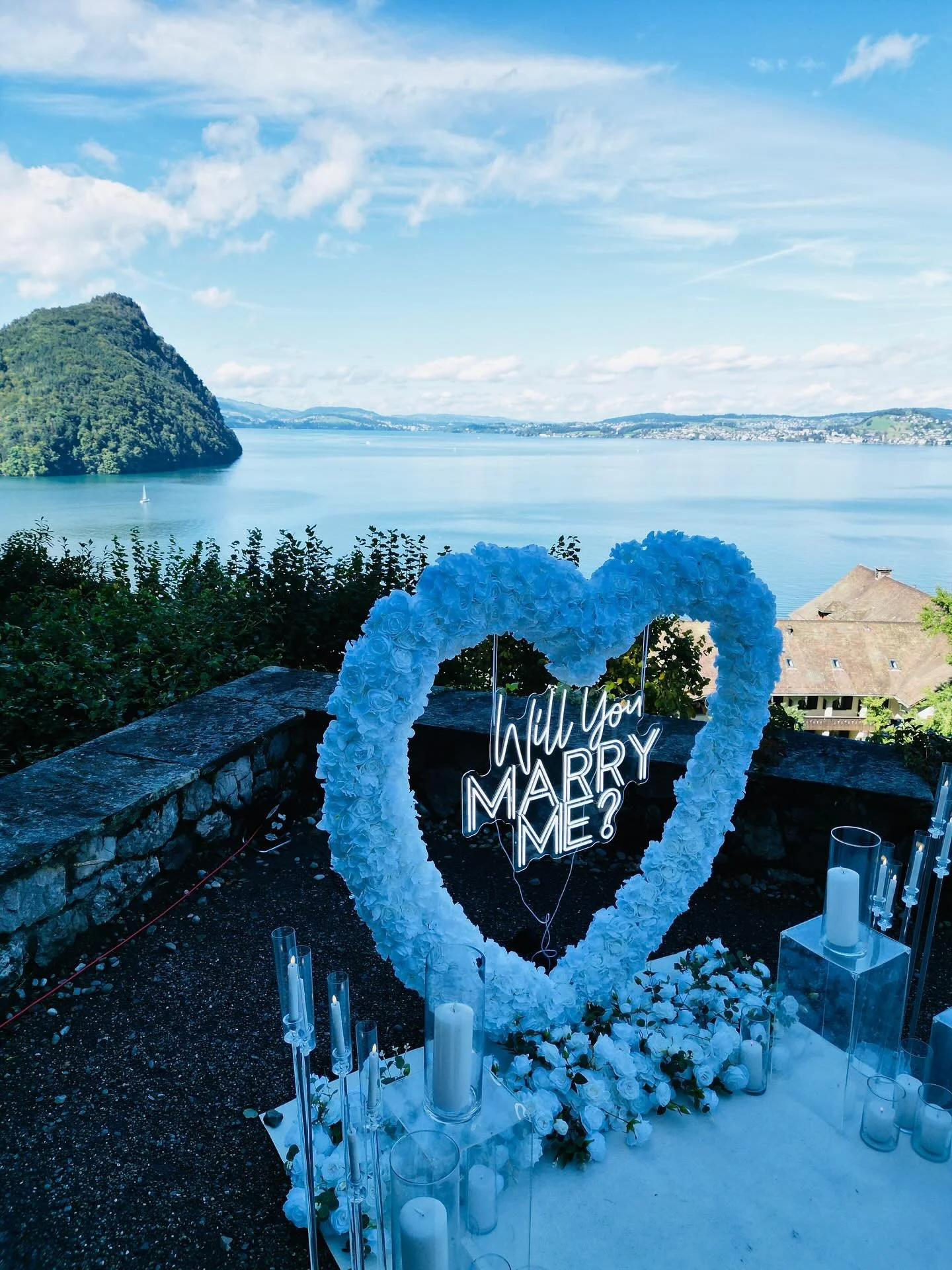 💍🇨🇭
Am Sonntag durften wir einen einzigartigen Heiratsantrag im Hotel FloraAlpina mit wunderschöner Sicht auf den Vierwaldstättersee und den Bürgenstock planen und durchführen. 
Location: @hotel_floraalpina 
Planung & Durc