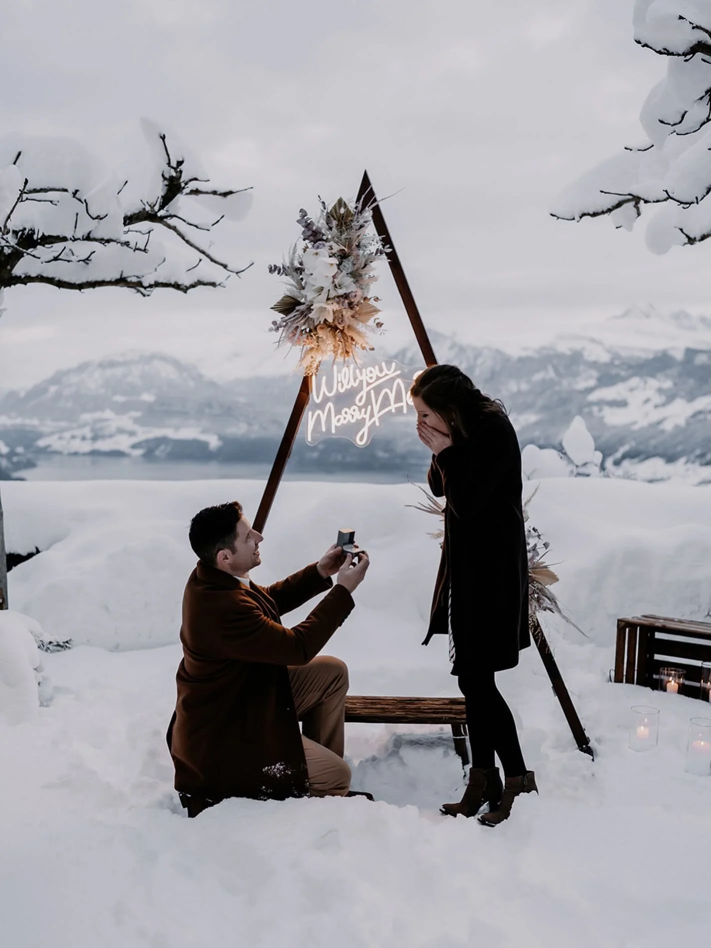 💍🇨🇭
Wir haben uns auf Heiratsantr&auml;ge spezialisiert, damit dieser Moment f&uuml;r euch immer in Erinnerung bleibt.

Konzeption: @heiratsantragschweiz 
Planung &amp; Umsetzung: @traumtag_werkstatt
Location: @villahonegg
Fotografie: @merylgaship