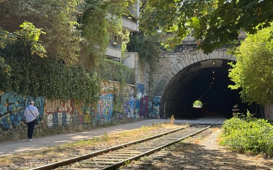 « Une belle balade » : un tunnel de 300 m ouvre sur la Petite Ceinture du XVe, Paris rêve d’un grand parc de 60 ha