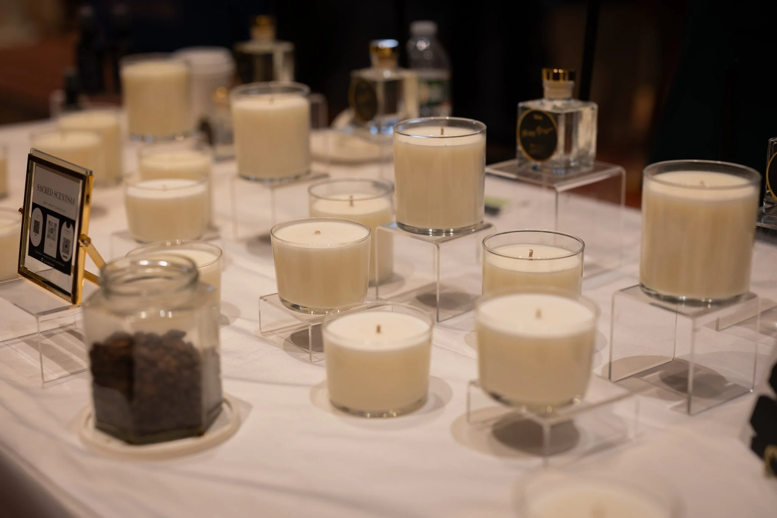 A table full of comfort, fragrance, and intention. ✨
@nyccelebrateswomen events are always a vibe thank you for creating spaces where women can connect, inspire, and celebrate one another. 

📸: @inkaoriginals 

#Sacredscents44