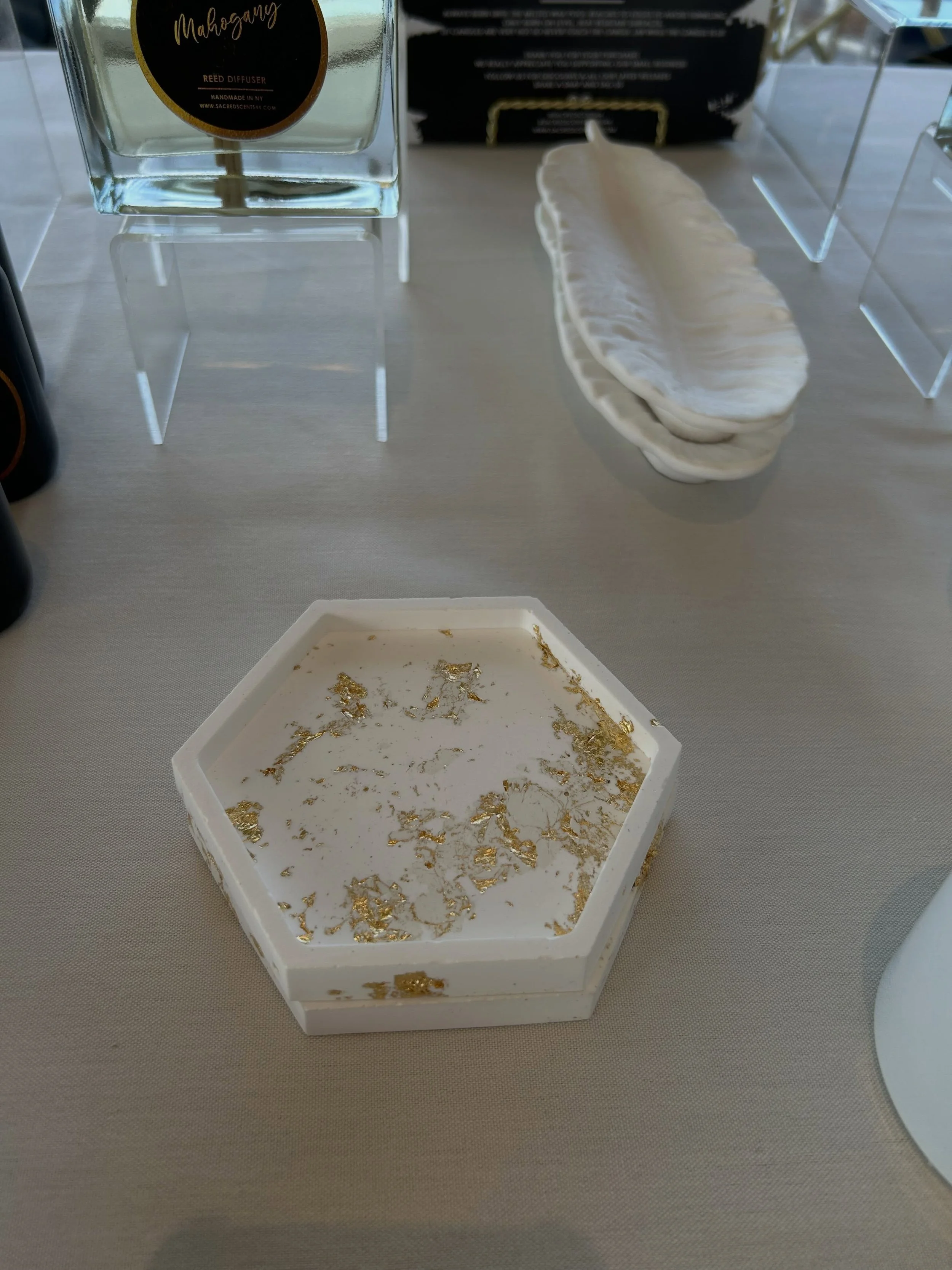 Handcrafted details that make your space feel complete. 

Our coasters and signature feather trays blend beauty and function perfect for styling your candles, diffusers, or favorite everyday pieces✨

🛍️: Sacredscents44.com

#sacredscents44