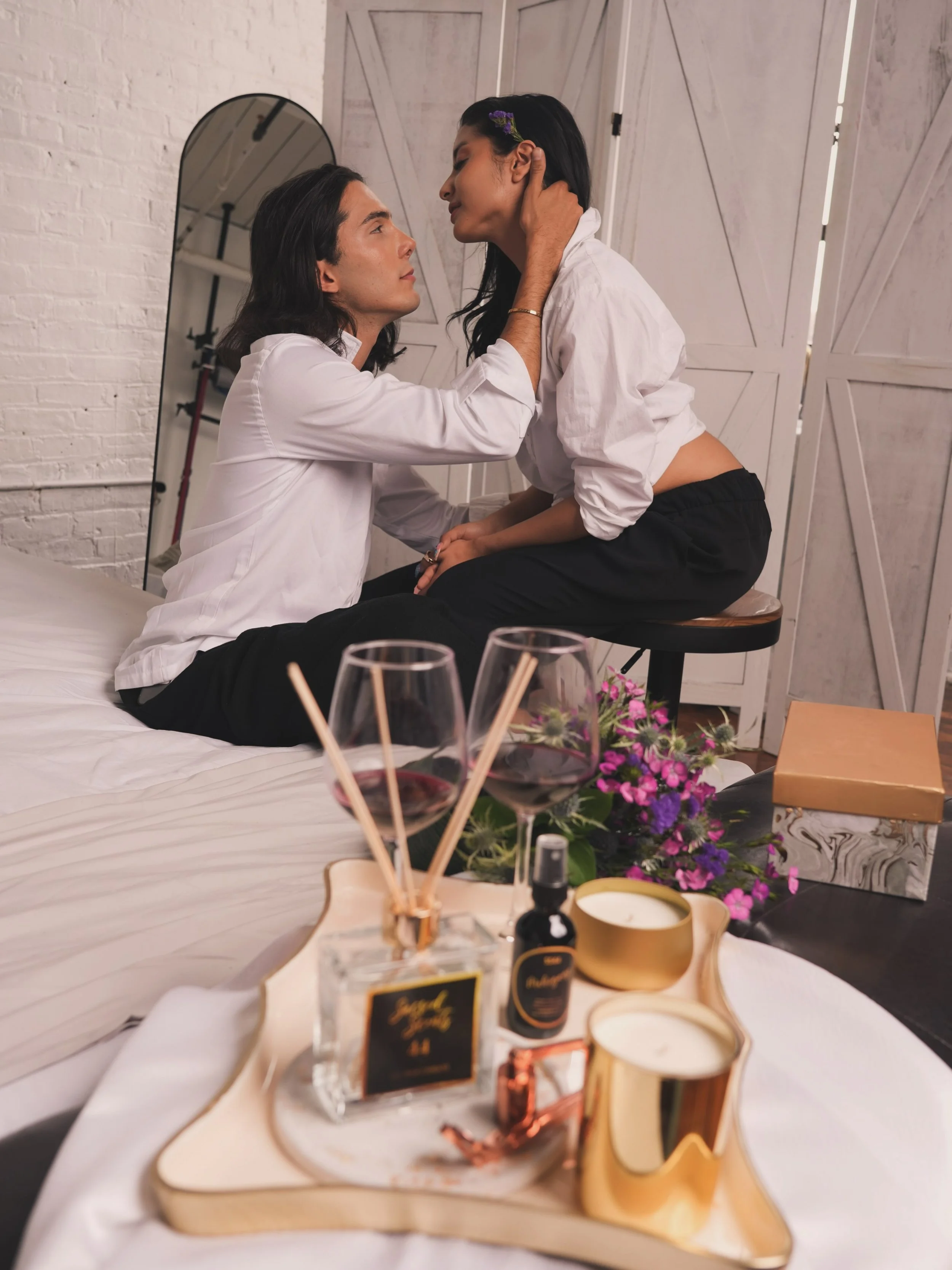 The right scent changes everything. A beautiful space, good company, and a moment worth remembering🕯️✨🍷

🛍️: Sacredscents44.com

📸: @_javierphotography 

#sacredscents44