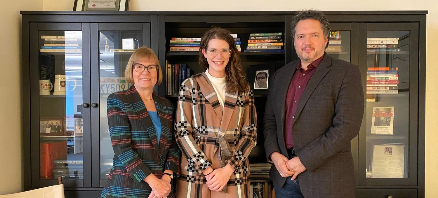 Sandra Dalziel and Centre for Digital Therapeutics Senior Investigator Dr. Joseph Cafazzo join Paula Voorheis, 2022 recipient of the “Kevin J. Leonard Award” in the Leonard Library on September 28, 2022.