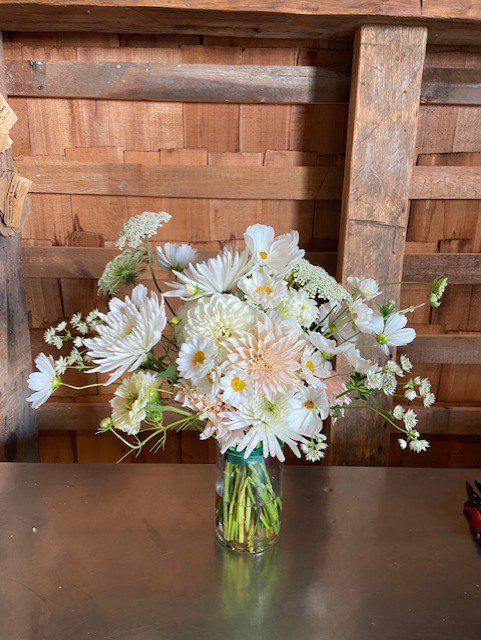 Bouquet in warm neutral tones.jpg