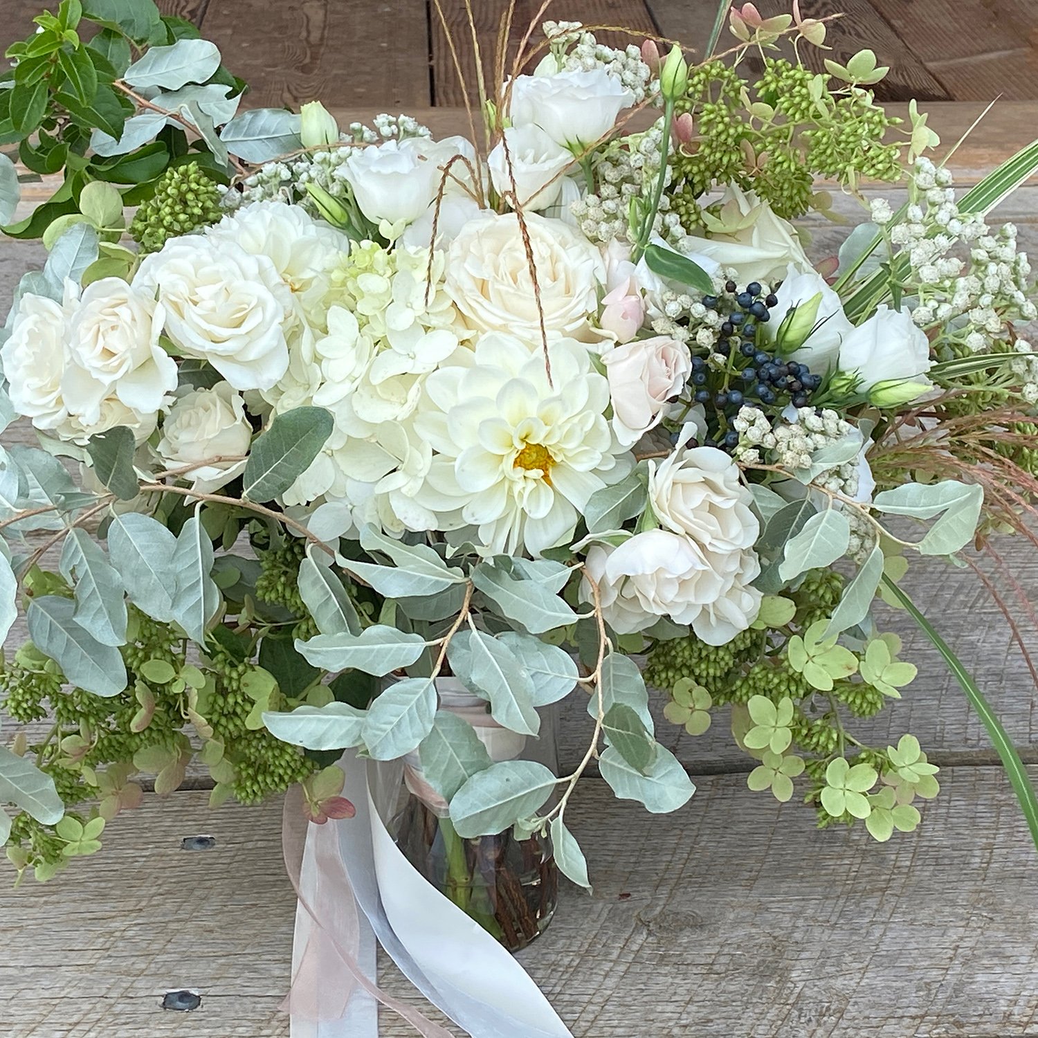 Bouquet in neutral tones.jpg