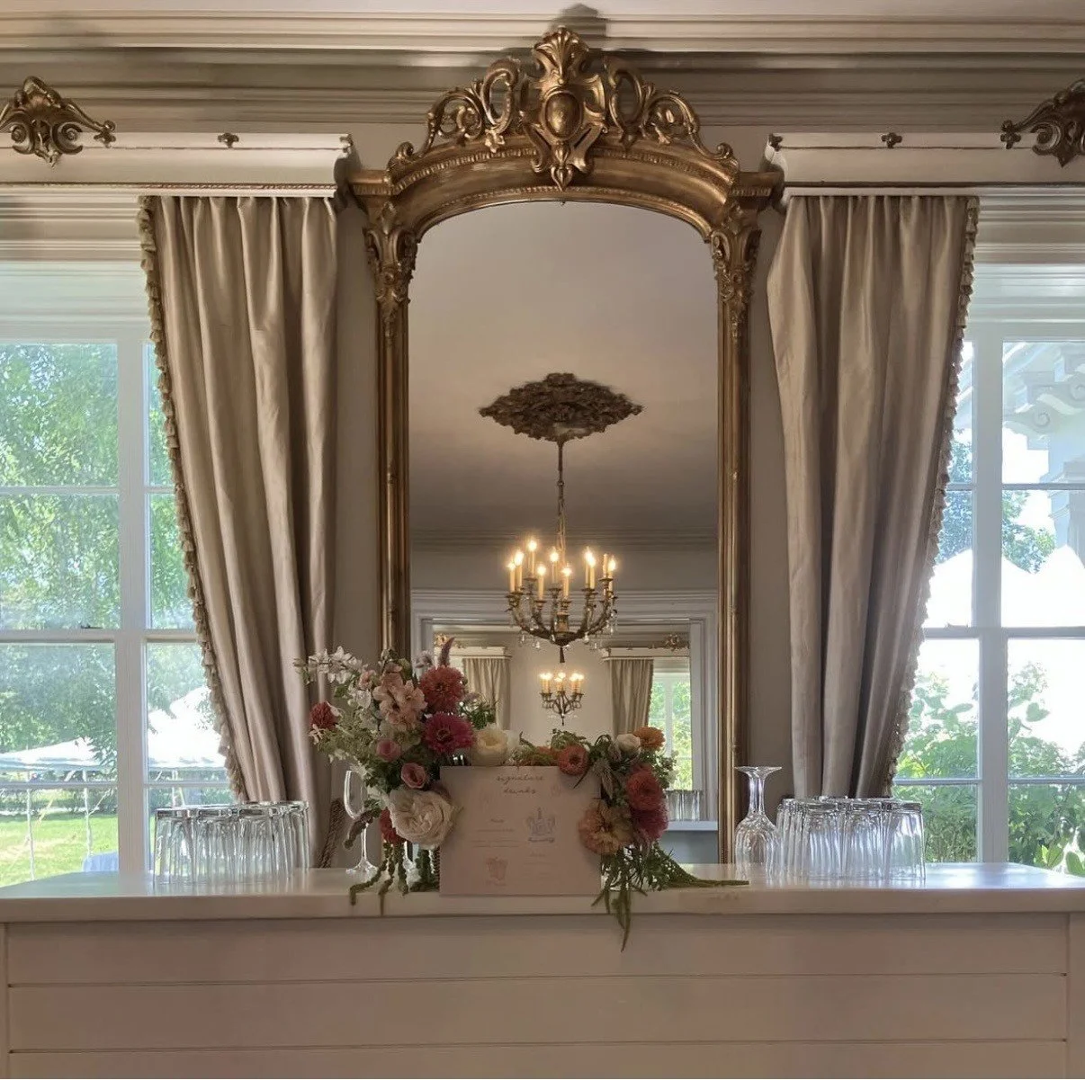 Signature drinks sign at wedding bar.jpg