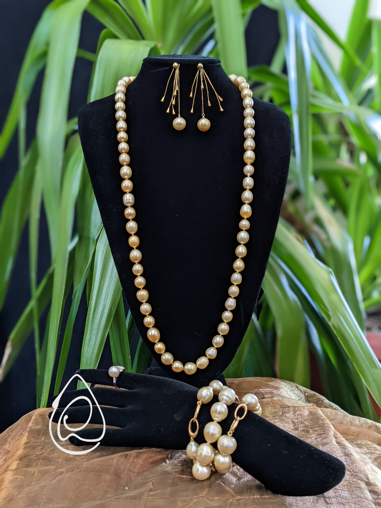 Gold Pearl Parure.png