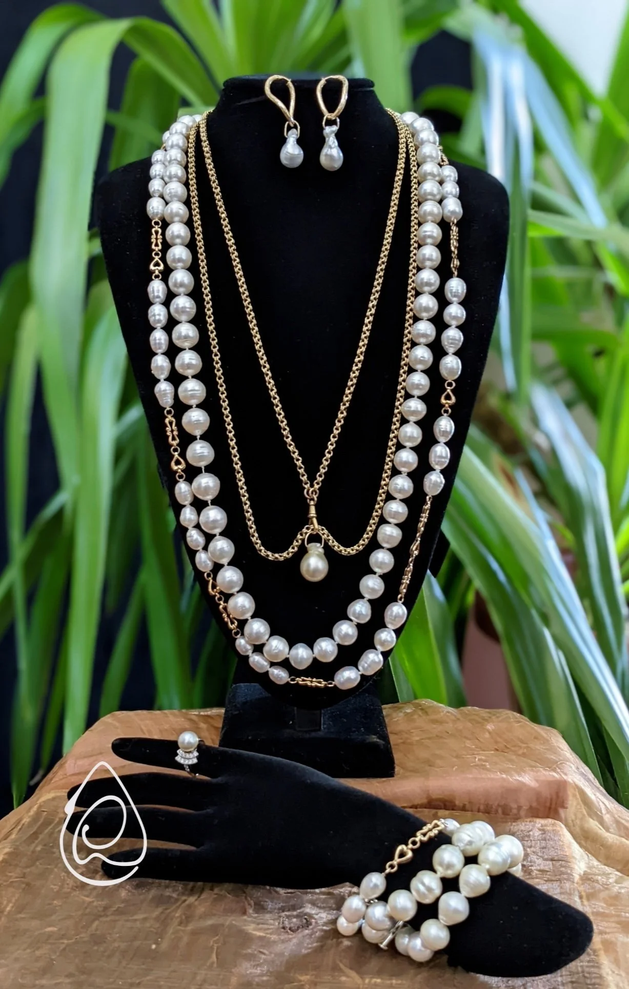 White%2BPearl%2BParure.jpg
