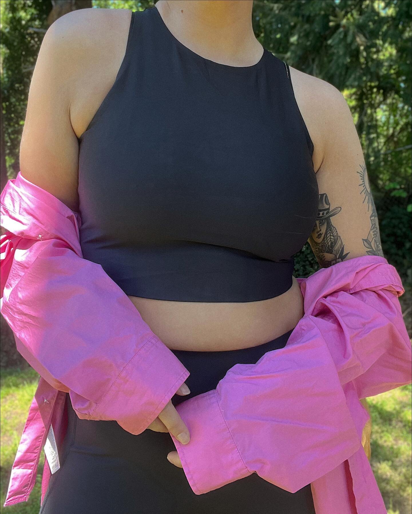 found my new weekend errand uniform courtesy of @parade ❣️the Moves Collection features moisture-wicking fabrics in ultra flattering cuts - plus the leggings have pockets! Use code GIGILARSEN for 20% off of your order 

____
#seattlestyle #size14 #ou