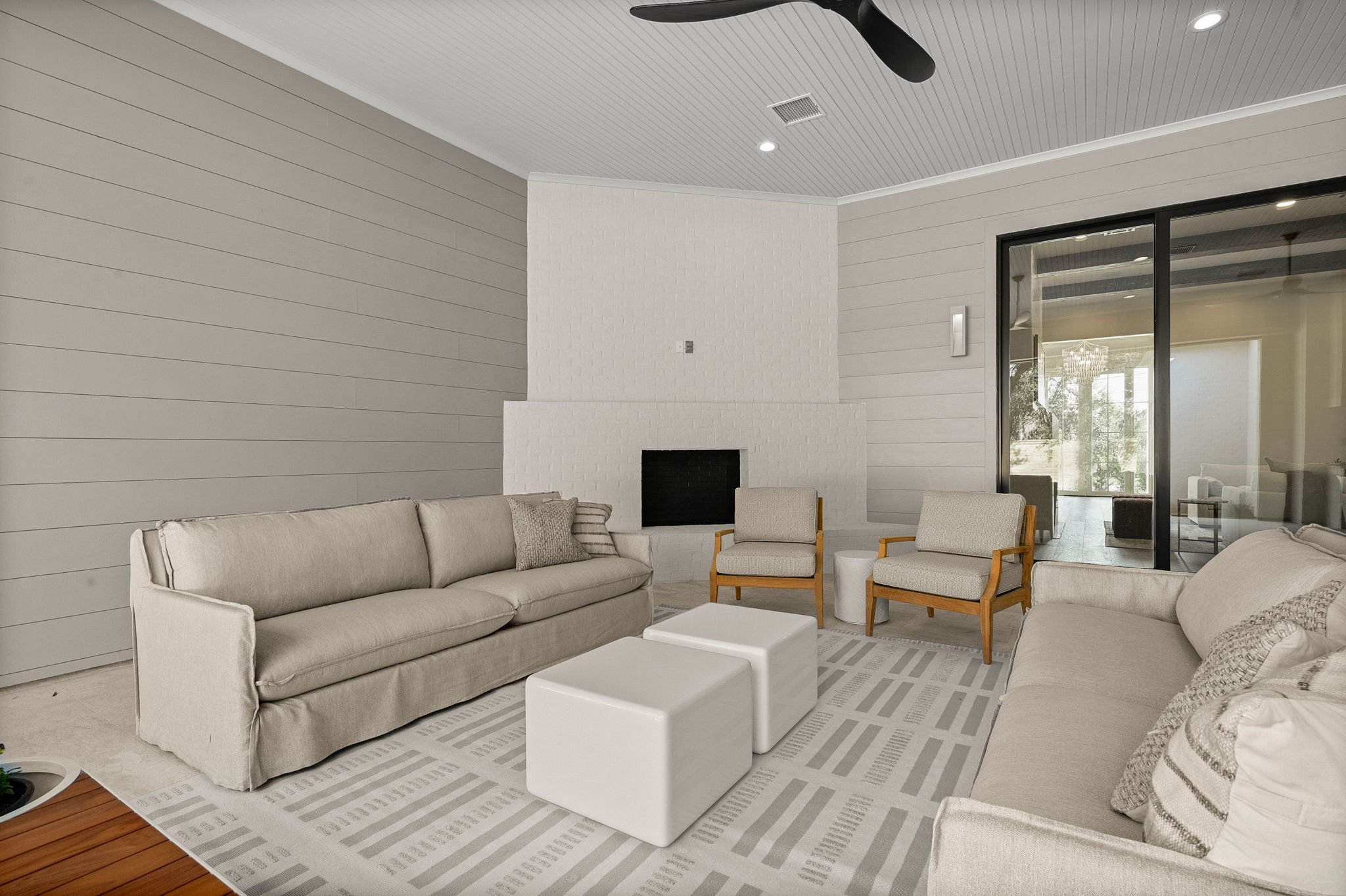 Outdoor Lounge Chair