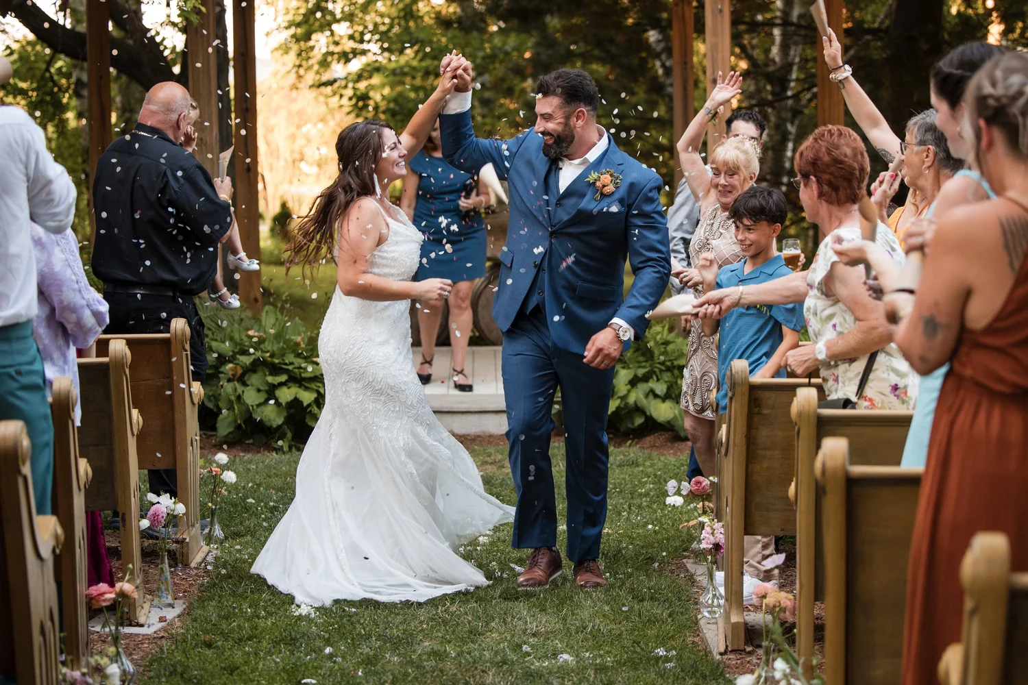 Outdoor wedding ceremony at Honsberger Estate