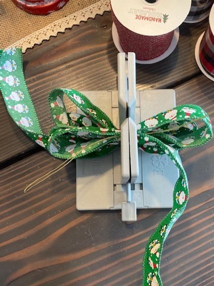 Bowdabra- The Easiest Christmas Bow — Crafter's Connection