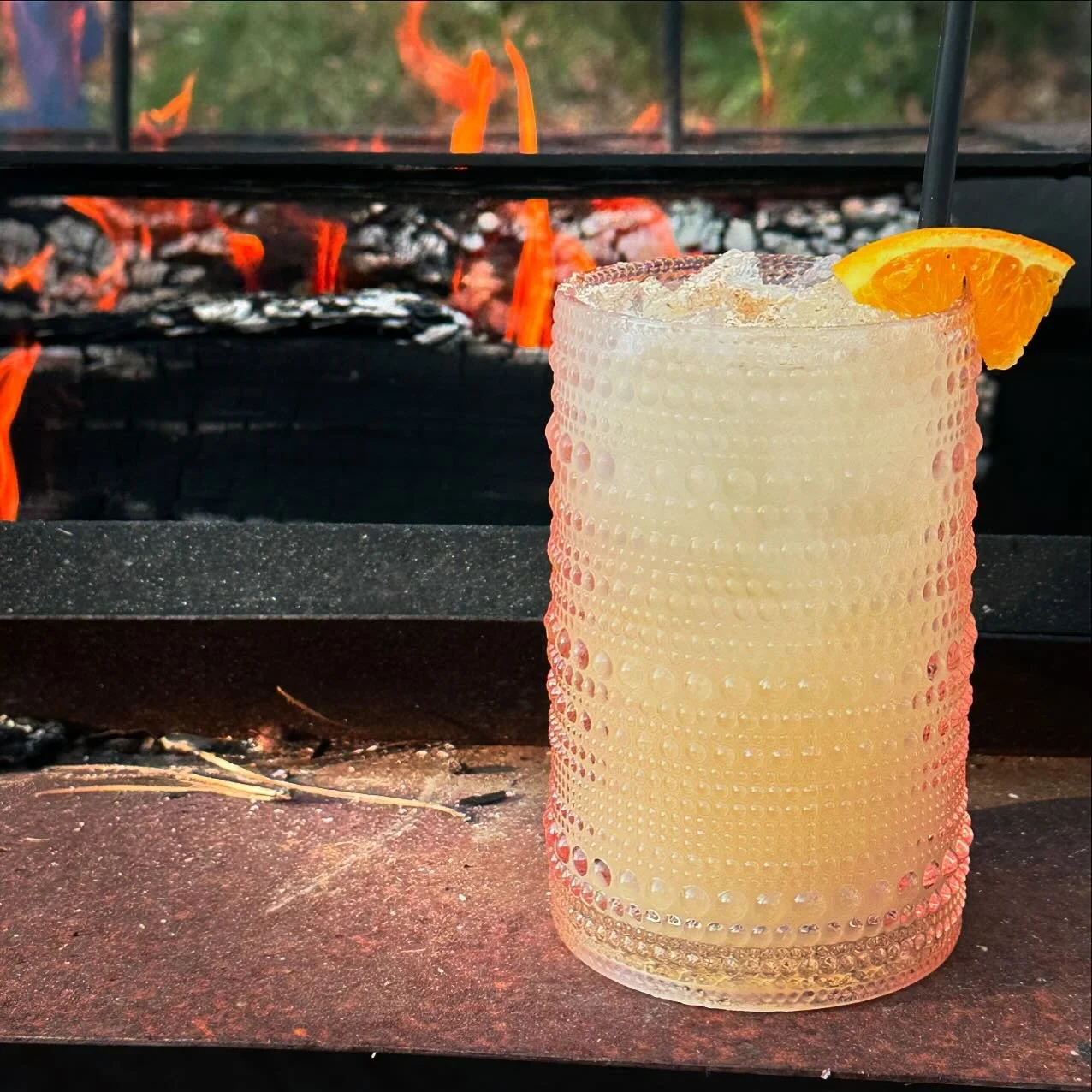 When in doubt - Rum drinks by the fire&hellip;
🍹🔥
#clambar #rum #painkillercocktail #portlandmaine #cocktail #mainefood