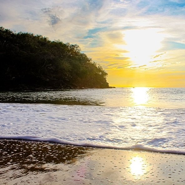 Sayulita sunsets could be yours ... 

Imagine yourself in this picturesque setting, experiencing the most breathtaking sunsets.

Our retreats are full of the best body, mind, and soul activities-and all the best watching-the-sun-set-over-the-Pacific-