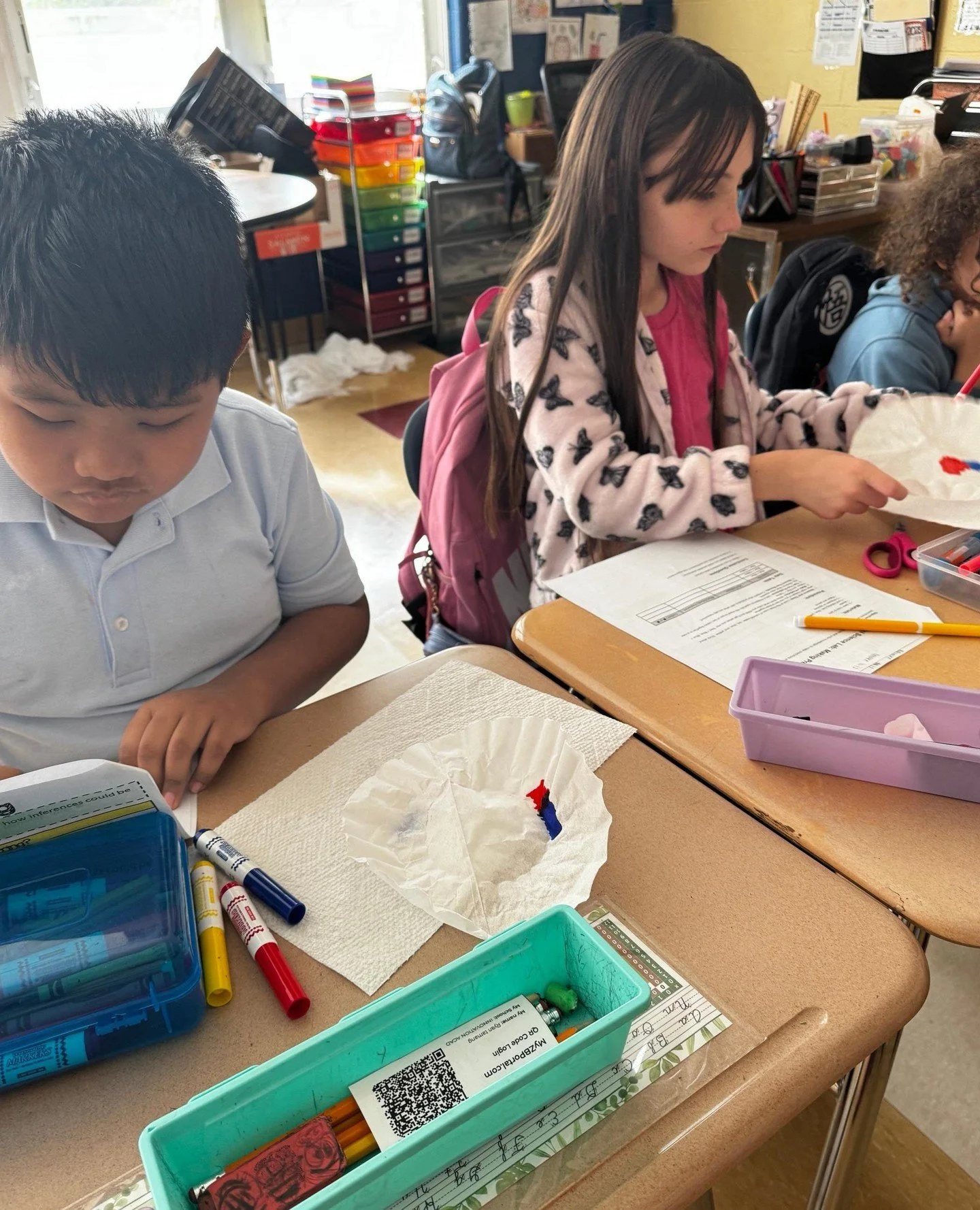 🎨🔬 We explored predictions in science! Students mixed colors on coffee filters and guessed what new shades they&rsquo;d create &mdash; and ended up with some beautiful art in the process! 🌈🧠 #IAWScience #CreativeLearning #STEMFun