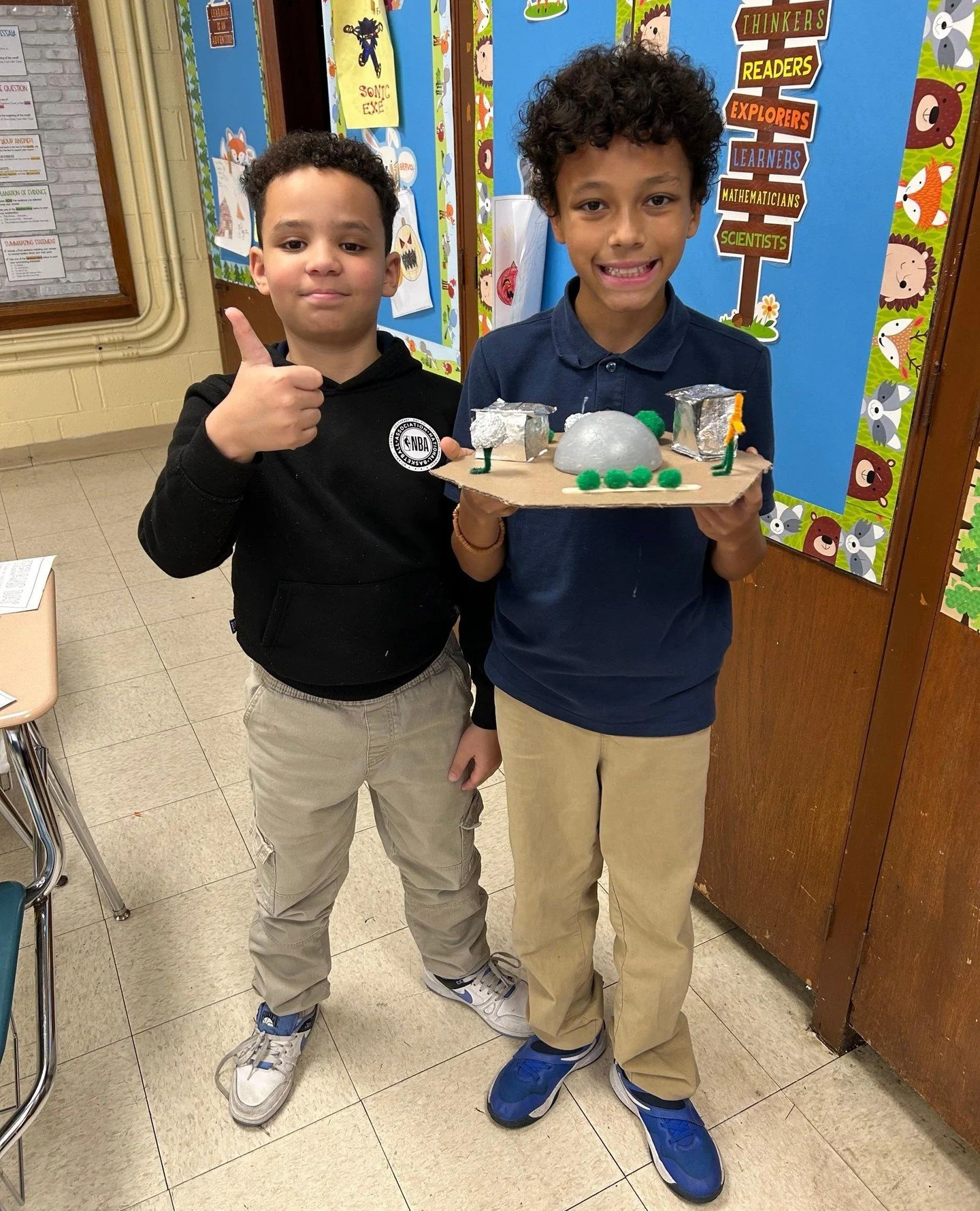 🧠🔬 Innovation is in the air at IAW! Our students put their STEAM creativity to work by designing hands-on projects that bring science and engineering to life. 💡 We love seeing their teamwork and imagination shine! 🌟 #IAW #STEAM #HandsOnLearning #