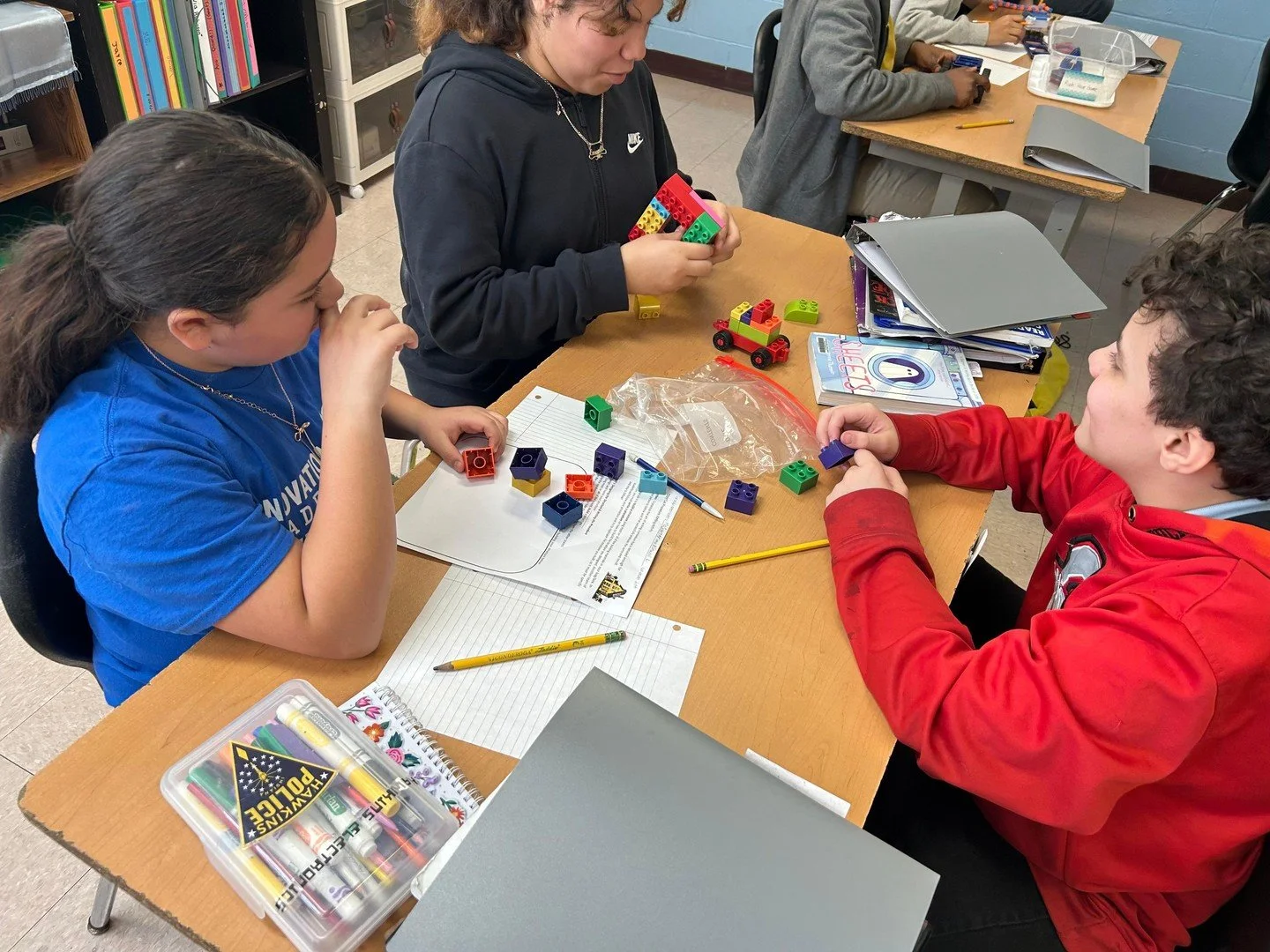 🚀🔍 STEAM at IAW means learning by doing! Our students experimented, created, and had a blast discovering new skills. Proud of their hard work! 👏