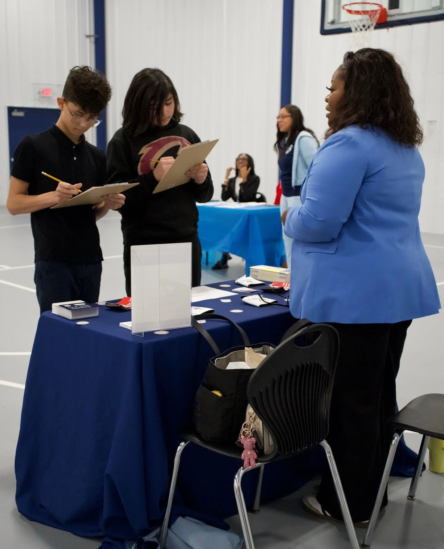 Students at Innovation Academy West put their professionalism, confidence, and communication skills to the test during our Amazing Shake competition 🤝⁠
⁠
Throughout the event, students participated in interactive scenarios designed to challenge thei