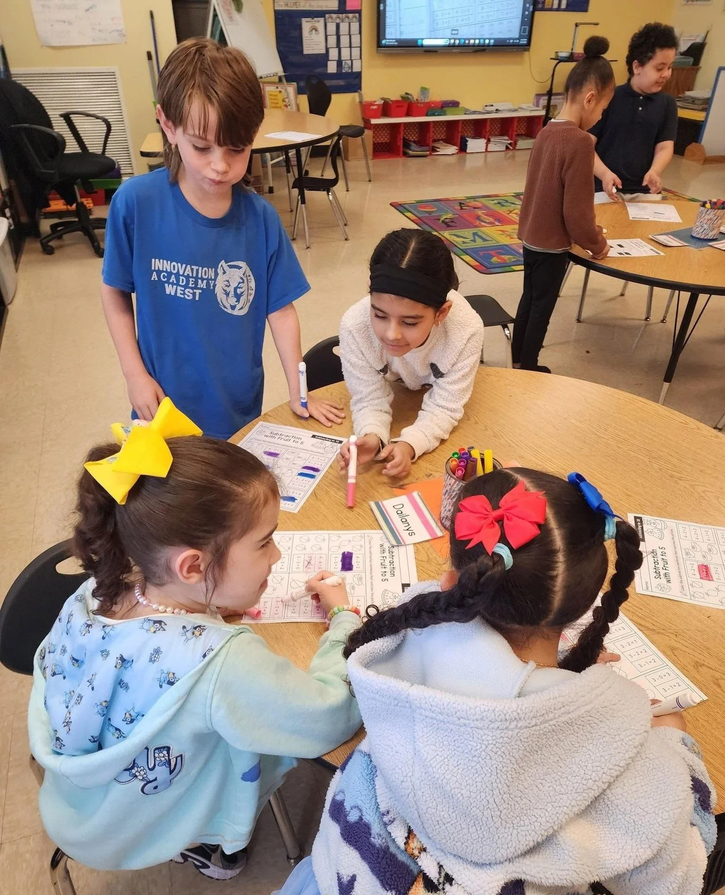 Who better to learn from...our 1st Graders!⁠
They were assisting Kindergarten to practice subtraction today 😁