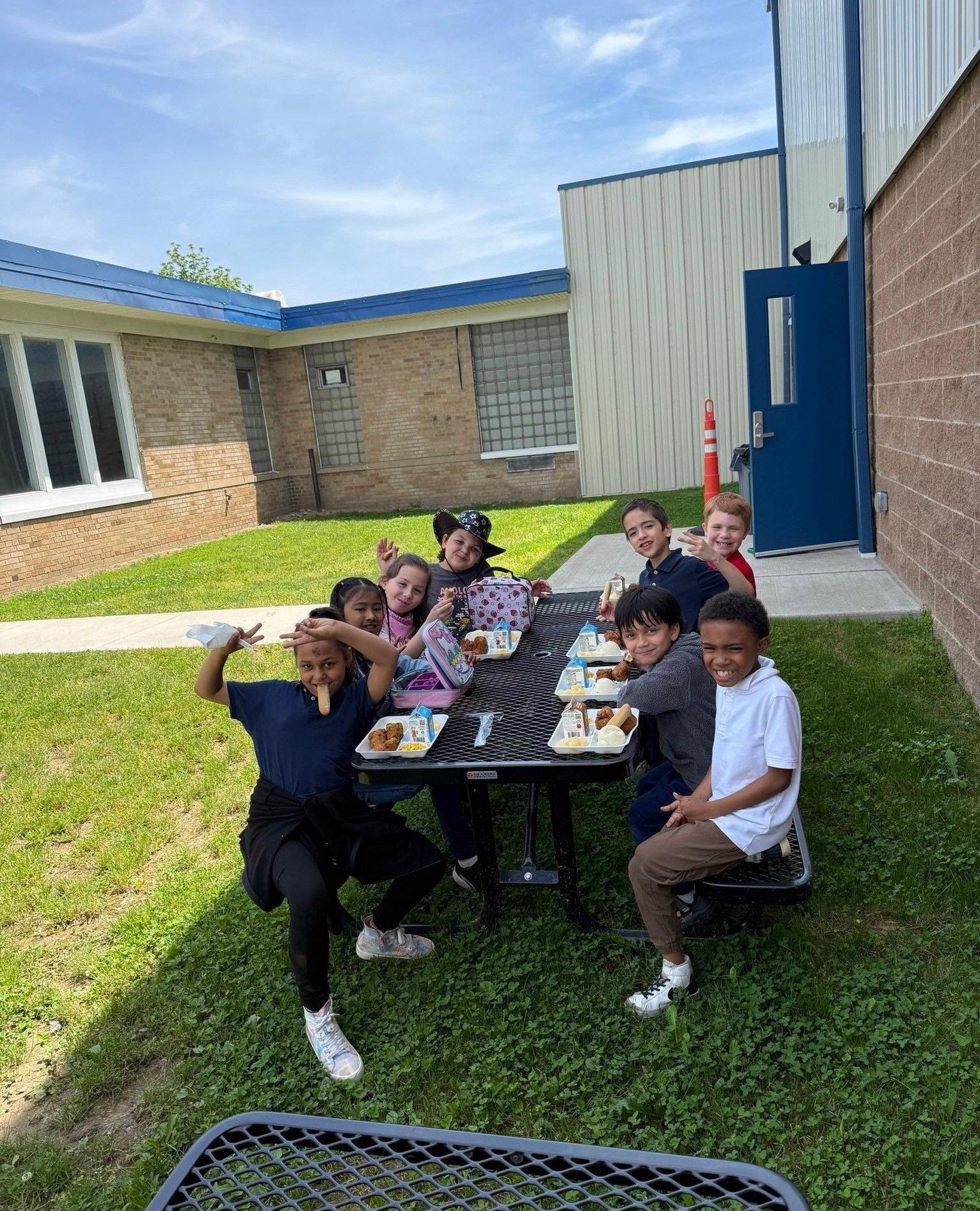 Sunshine, smiles, and picnic vibes ☀️🧺 Our IAW students enjoyed soaking up the beautiful weather together outside today! Moments like these make school days even sweeter. 💛 #InnovationAcademyWest #IAW #StudentLife #PicnicDay