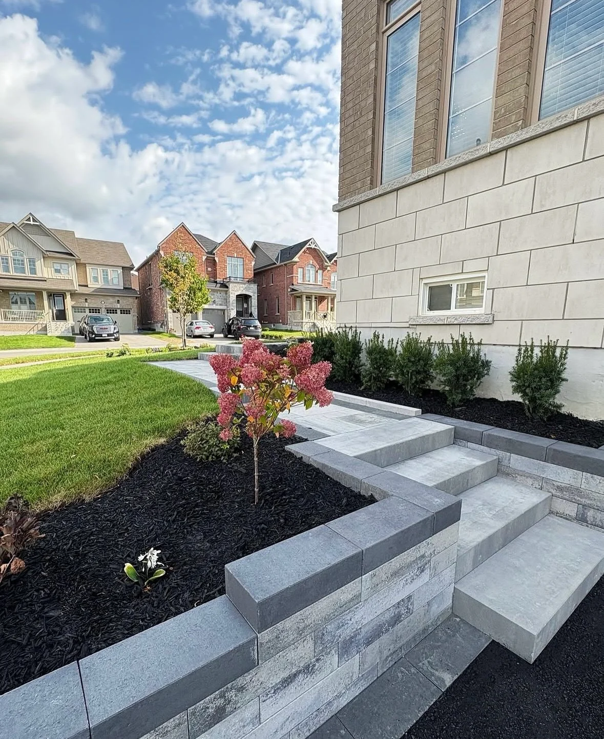 We love seeing our designs come to life! 

This front and side yard came with unique elevation challenges that meant retaining walls and steps were key.

@sunreadylandscaping did an expert job on the installation to add much needed curb appeal to thi