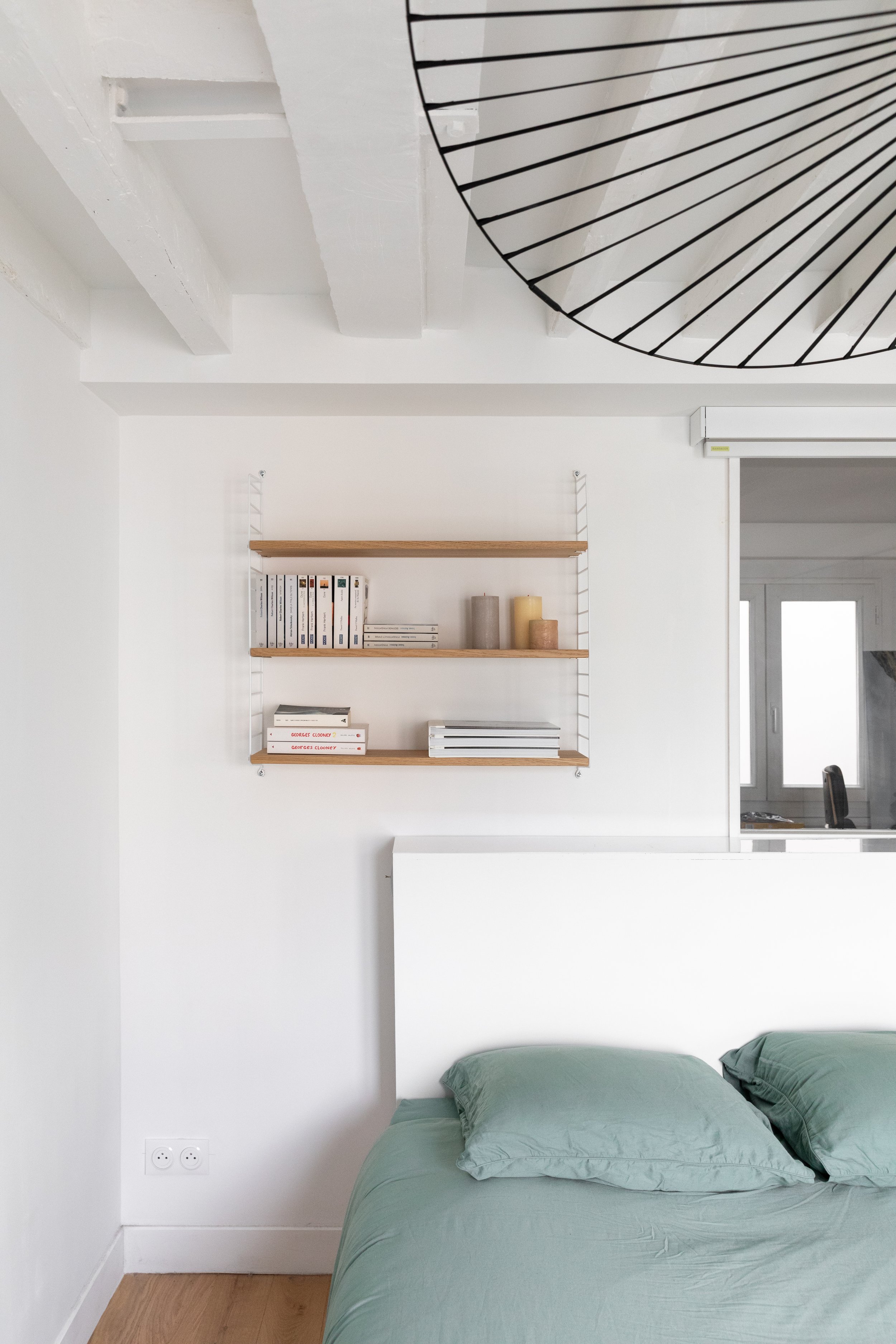 lume_architectes_paris_projet_lumière_matière_espace_transformation_complete_traversant_usage_menuiserie_chambre_fenêtre_intérieure_totem