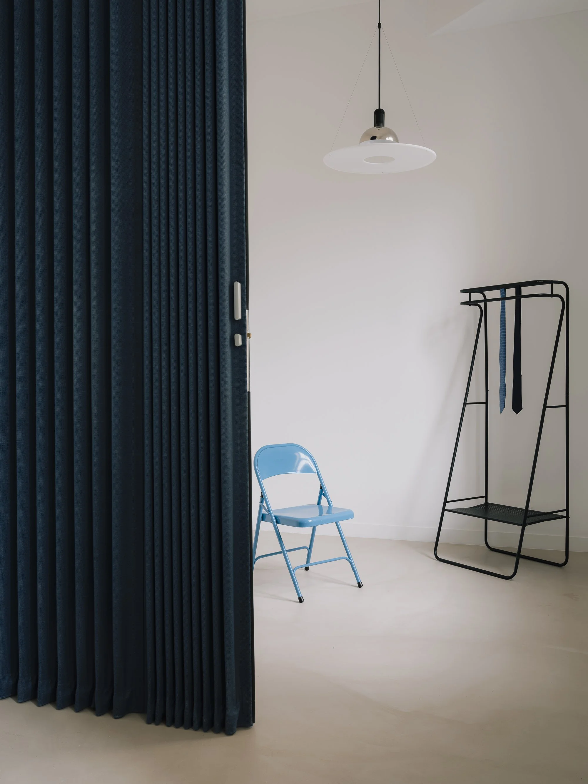 lume_architectes_paris_projet_lumière_matière_espace_transformation_complete_traversant_usage_béton_brut_nature_technique_sensible_studio_structure_ancien_poésie_escalier_duplex_extension_photo_cloison_mobile