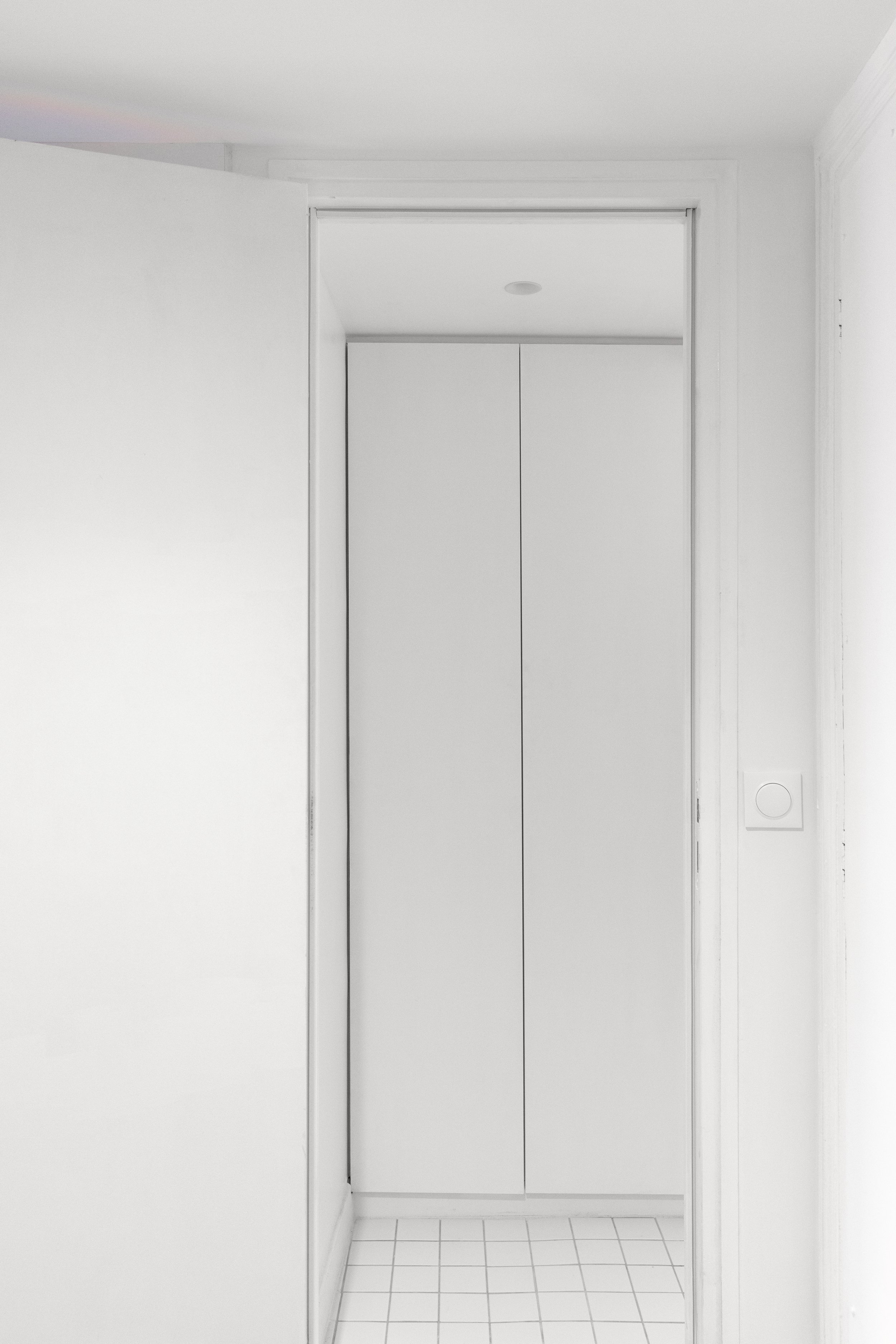 lume_architectes_paris_projet_lumière_matière_espace_transformation_complete_traversant_usage_menuiserie_salle_de_bain_carrelage_cesi_ceramique_totem