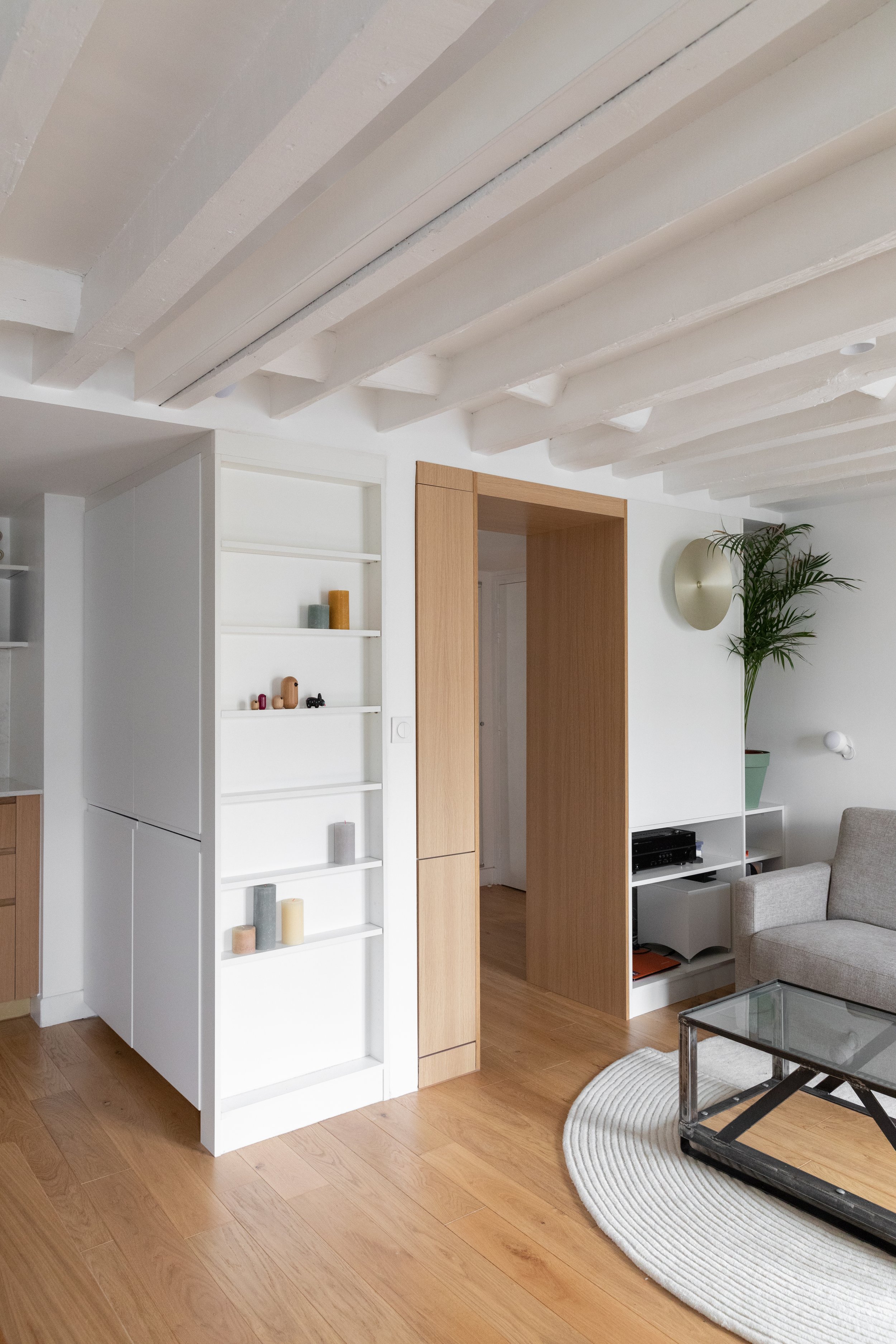 lume_architectes_paris_projet_lumière_matière_espace_transformation_complete_traversant_usage_menuiserie_cusine_totem