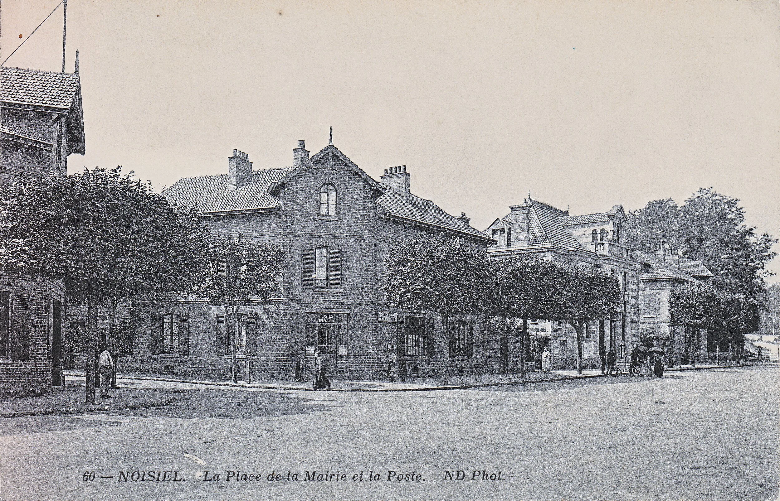 place-Gaston-Menier_v1900┬®Ville-Noisiel_Inv-AK5.jpg