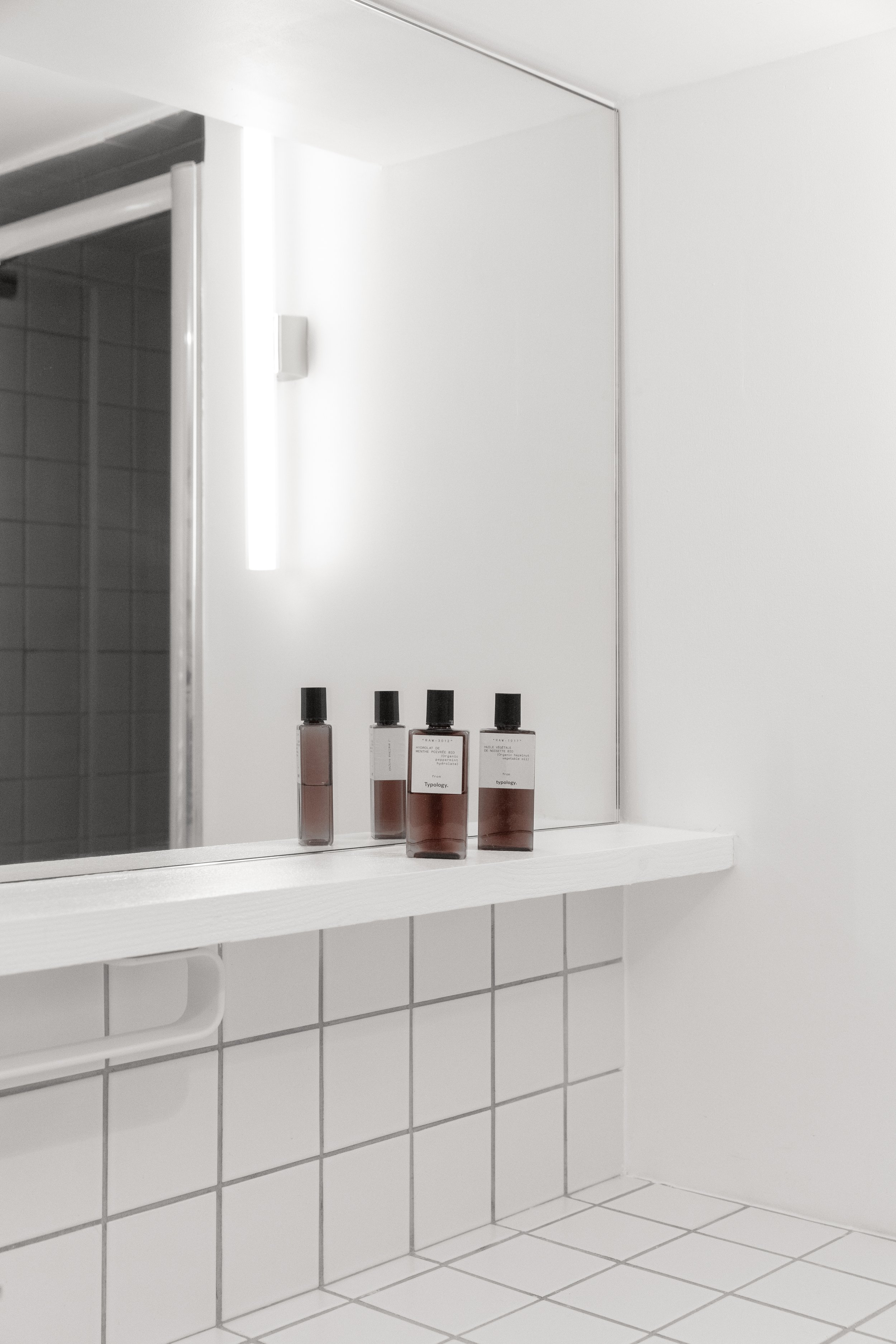 lume_architectes_paris_projet_lumière_matière_espace_transformation_complete_traversant_usage_menuiserie_salle_de_bain_carrelage_cesi_ceramique_totem