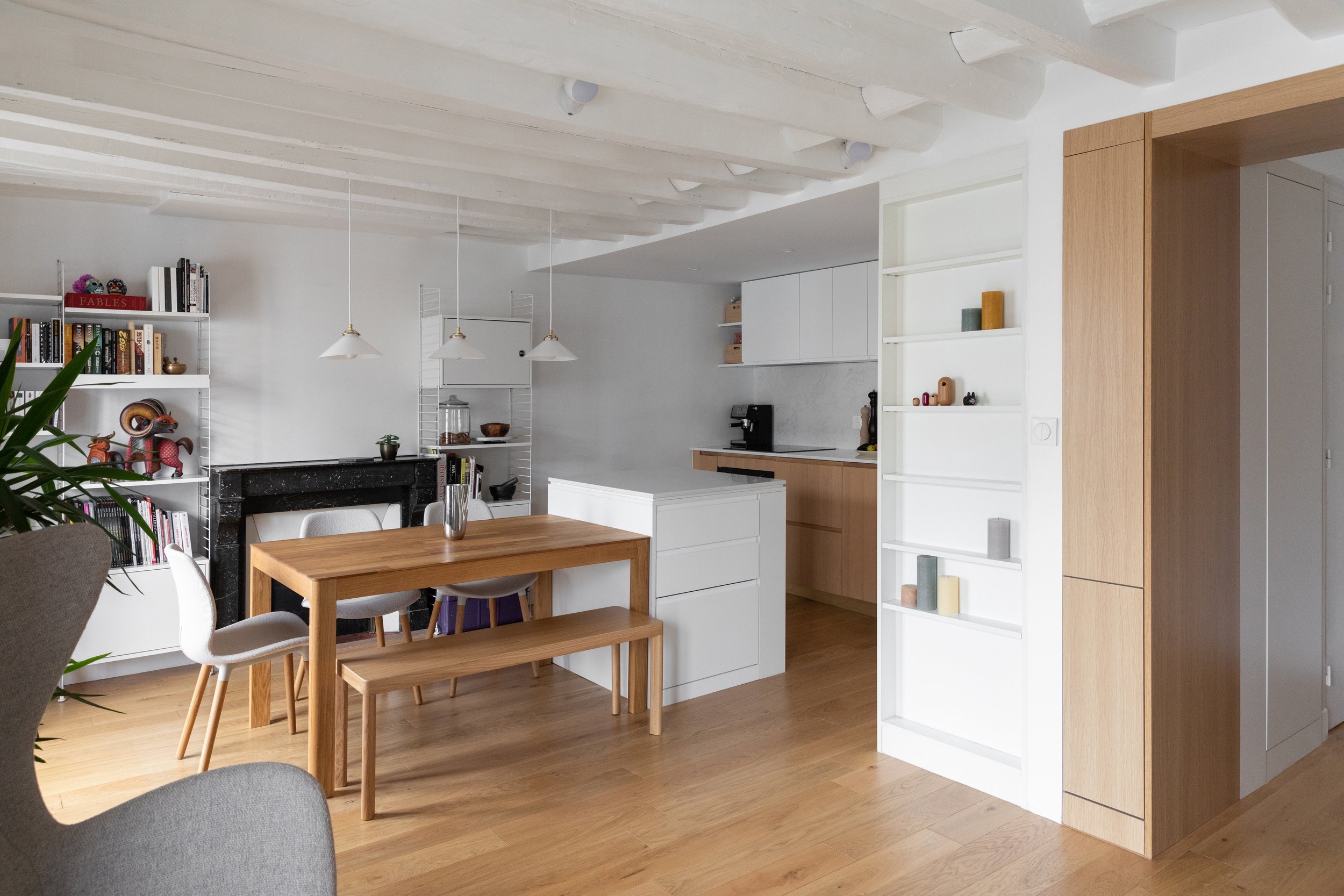 lume_architectes_paris_projet_lumière_matière_espace_transformation_complete_traversant_usage_menuiserie_séjour_salle_à_manger_totem