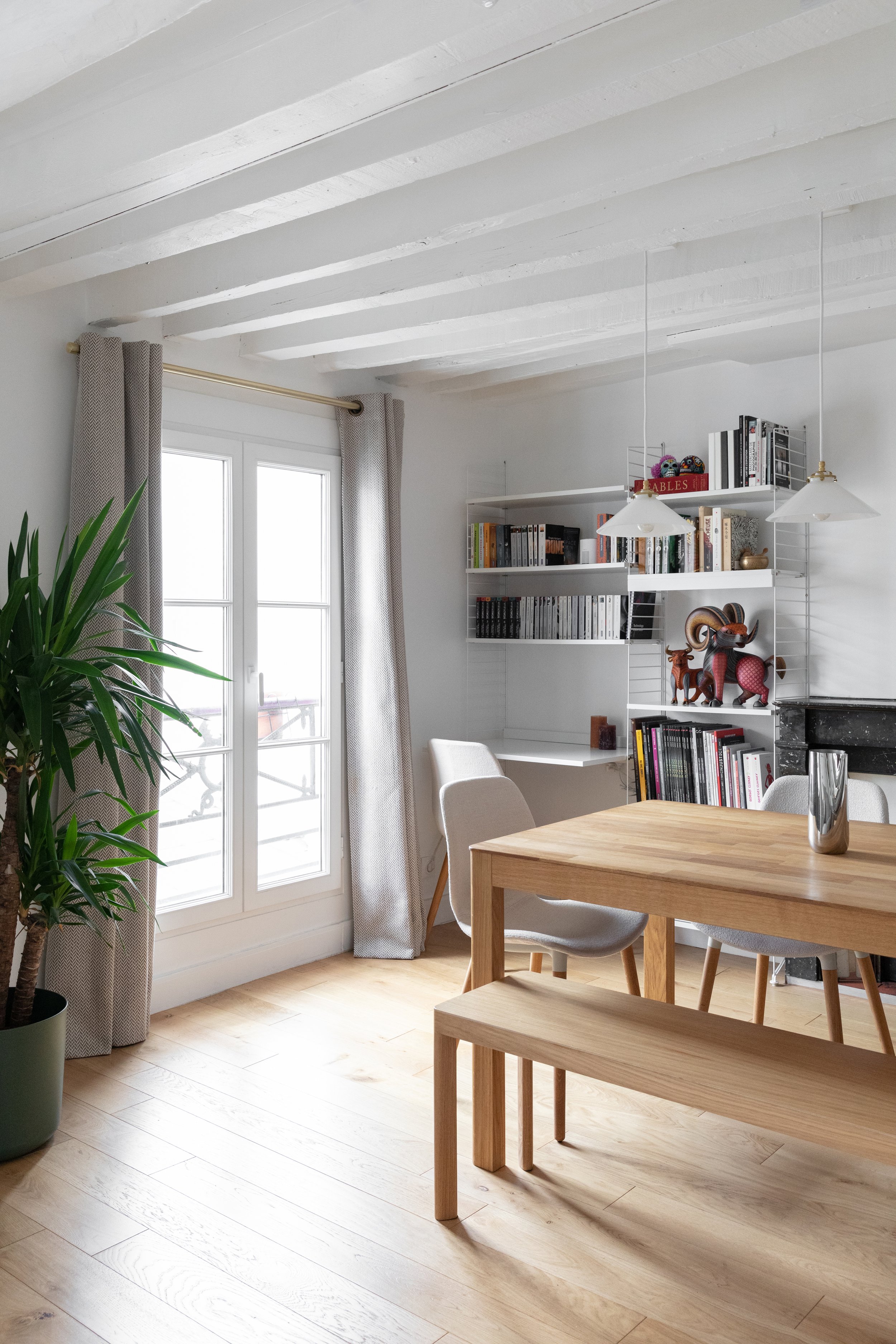 lume_architectes_paris_projet_lumière_matière_espace_transformation_complete_traversant_usage_menuiserie_séjour_salle_à_manger_totem