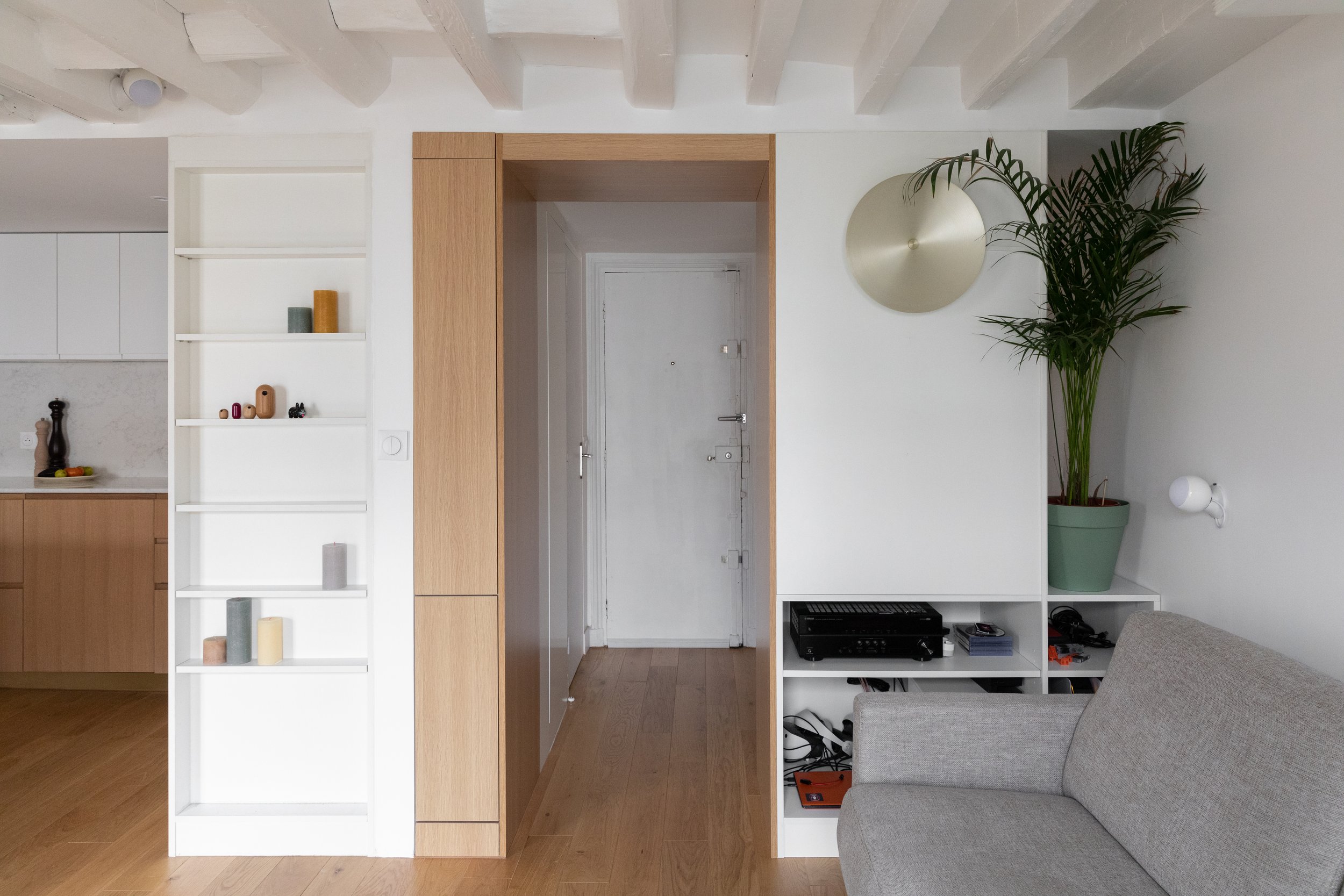 lume_architectes_paris_projet_lumière_matière_espace_transformation_complete_traversant_usage_menuiserie_séjour_totem